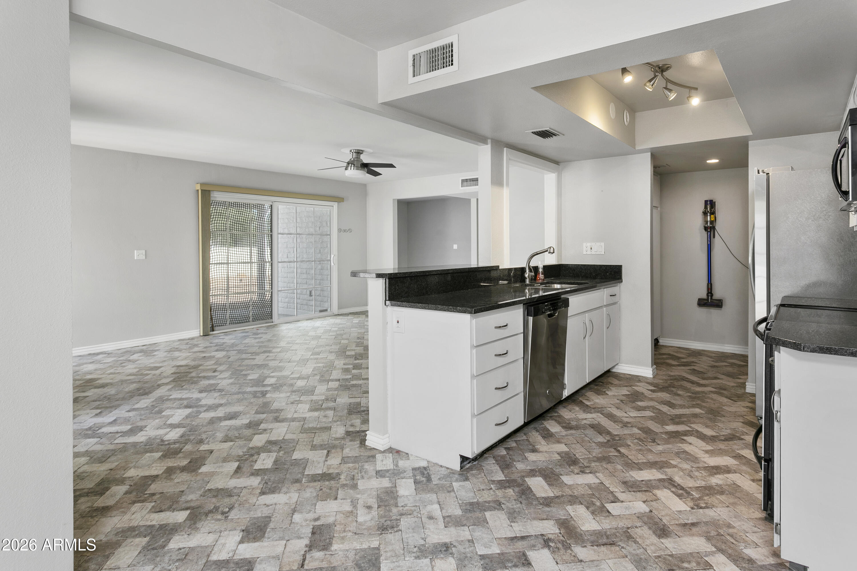 HILLCREST 5 - Residential