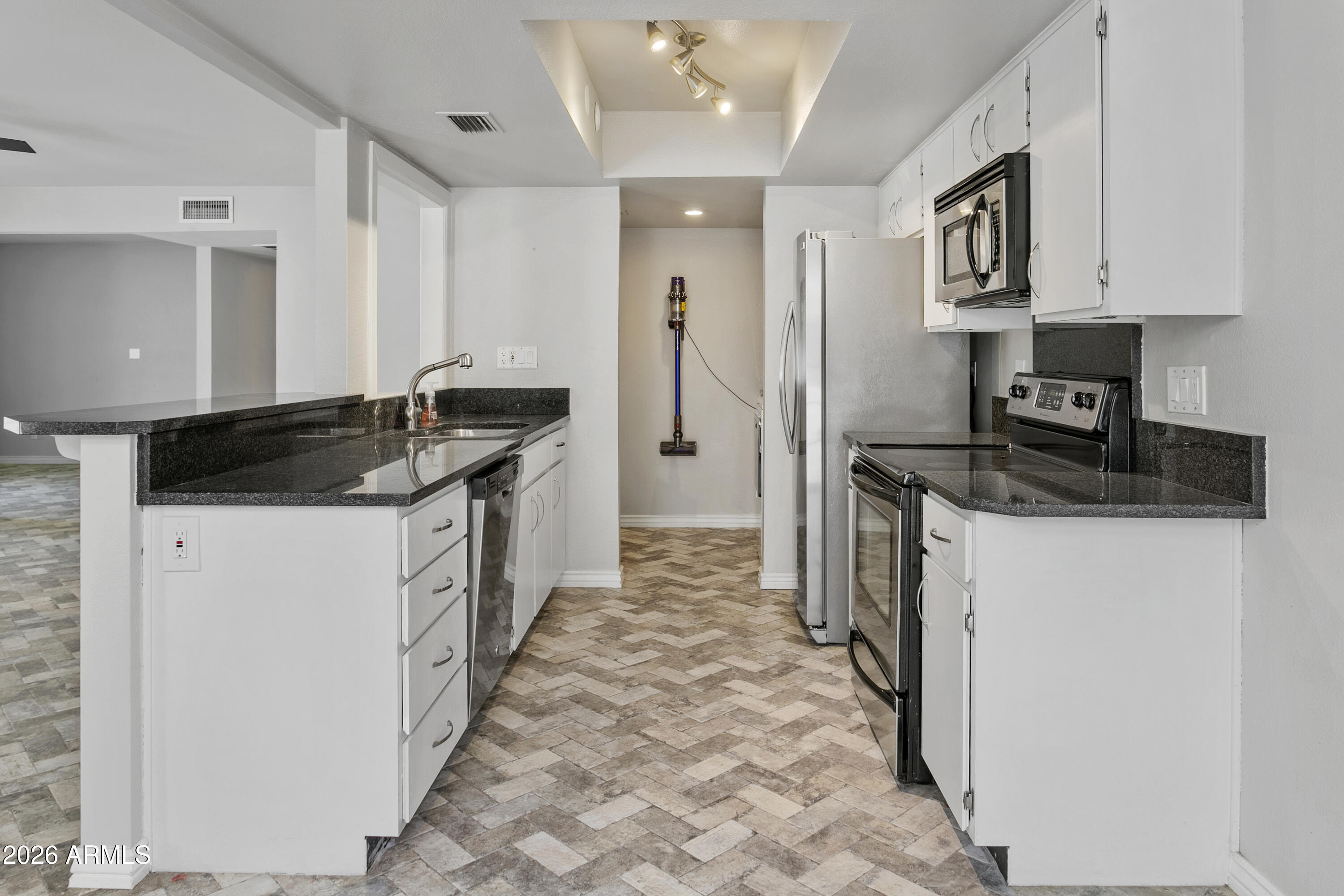 HILLCREST 5 - Residential
