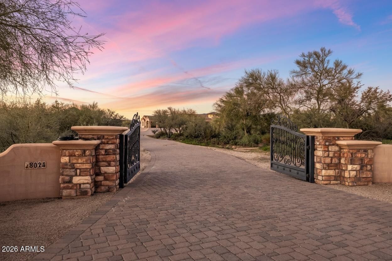 PINNACLE PEAK RANCHOS - Residential