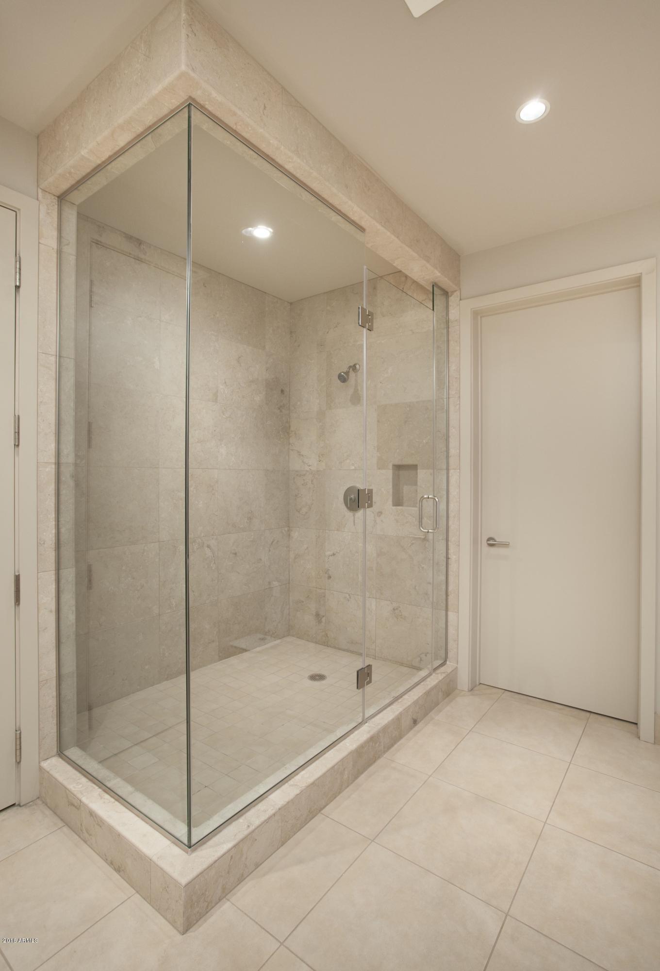 PLAZA LOFTS - Residential