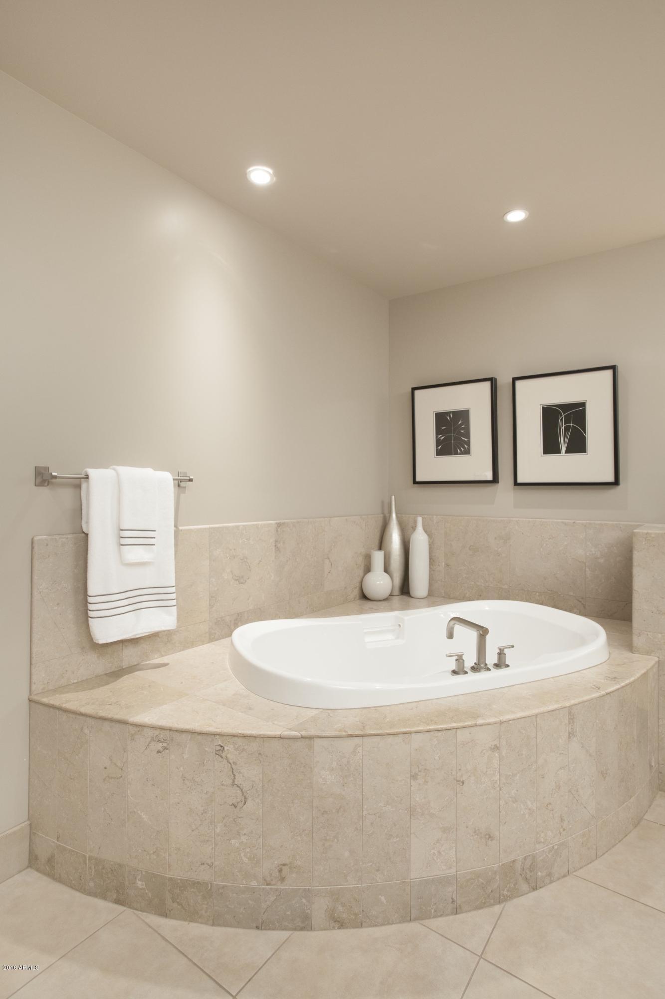 PLAZA LOFTS - Residential
