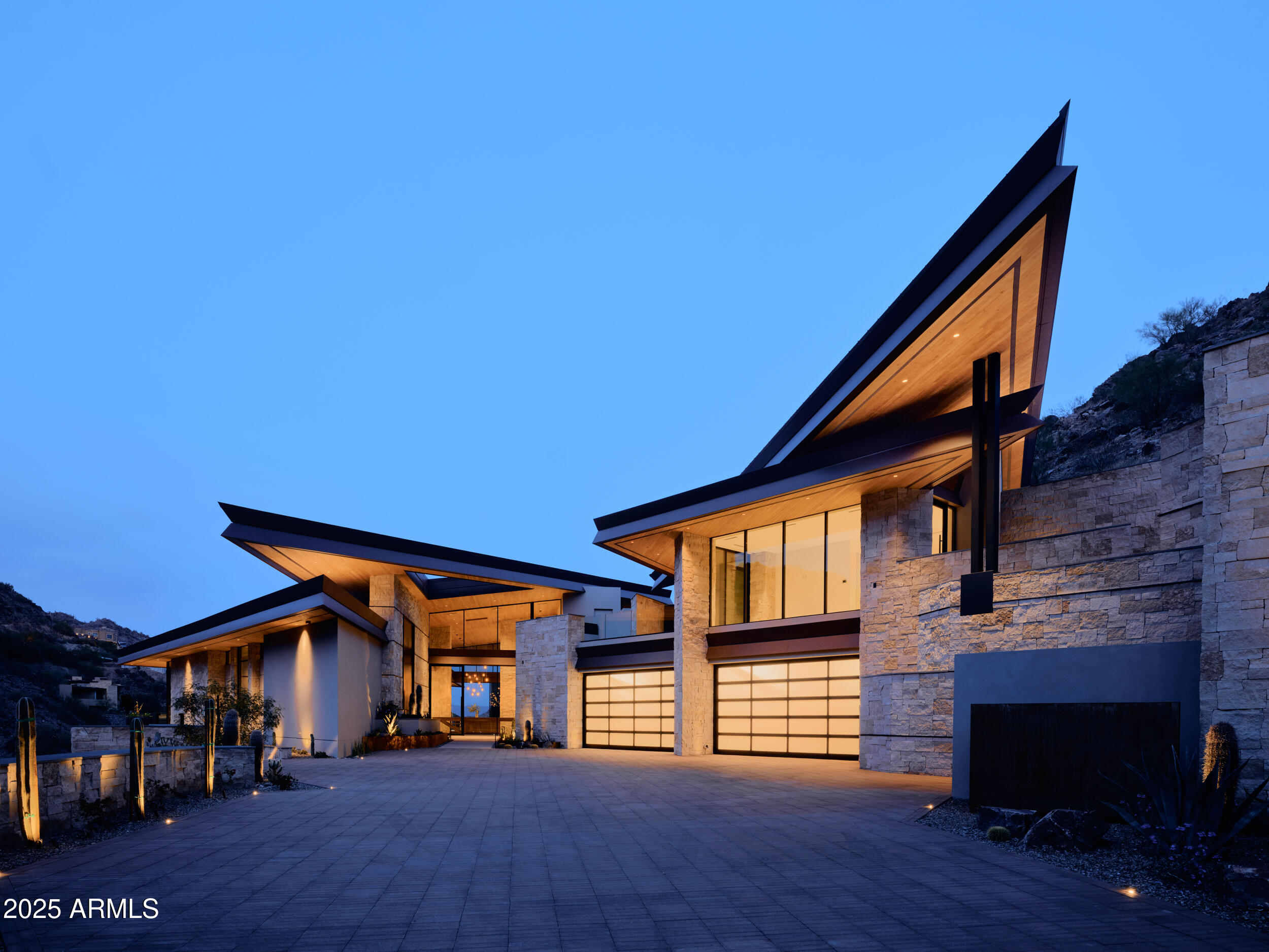 CROWN CANYON - Residential