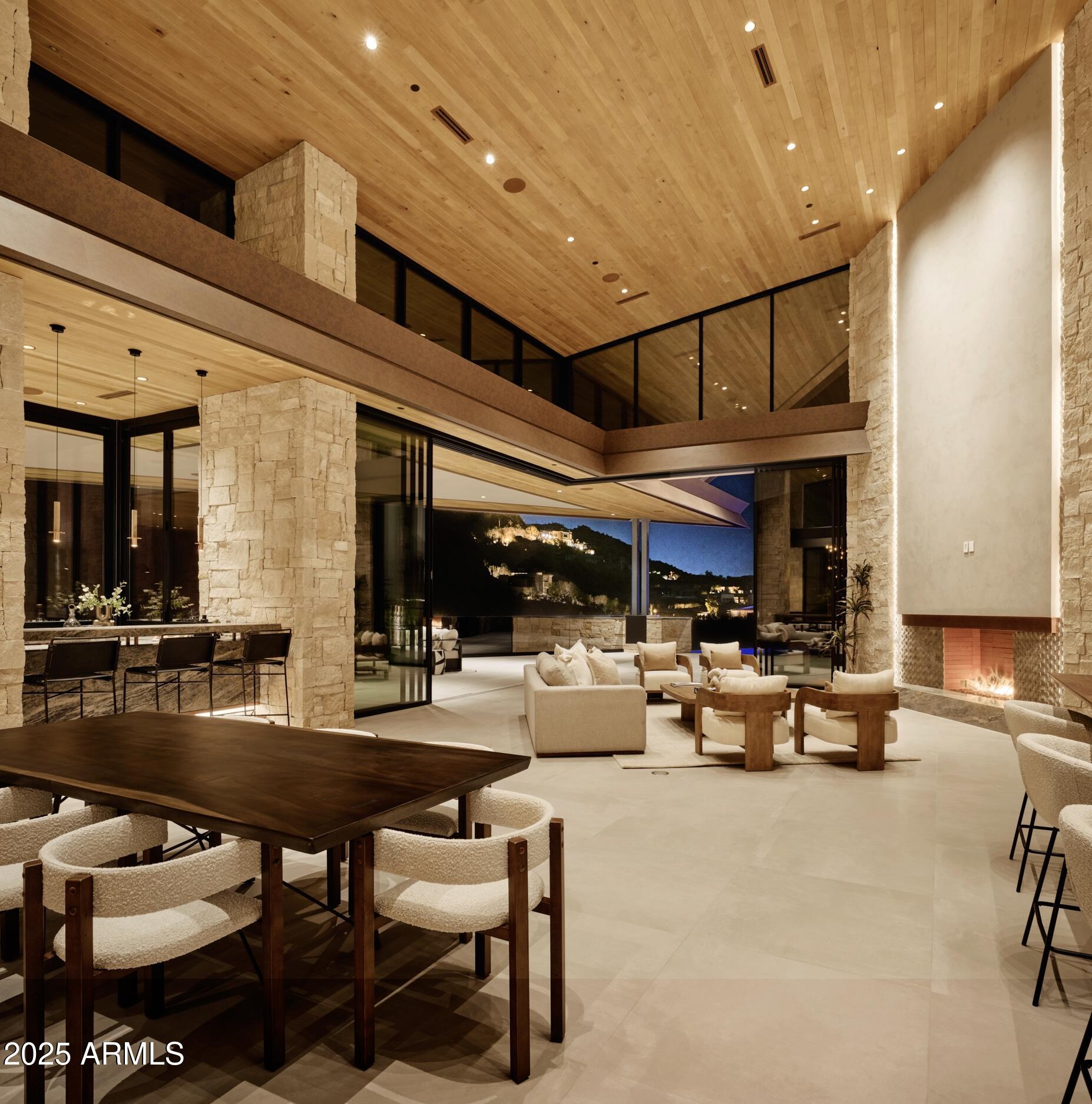 CROWN CANYON - Residential