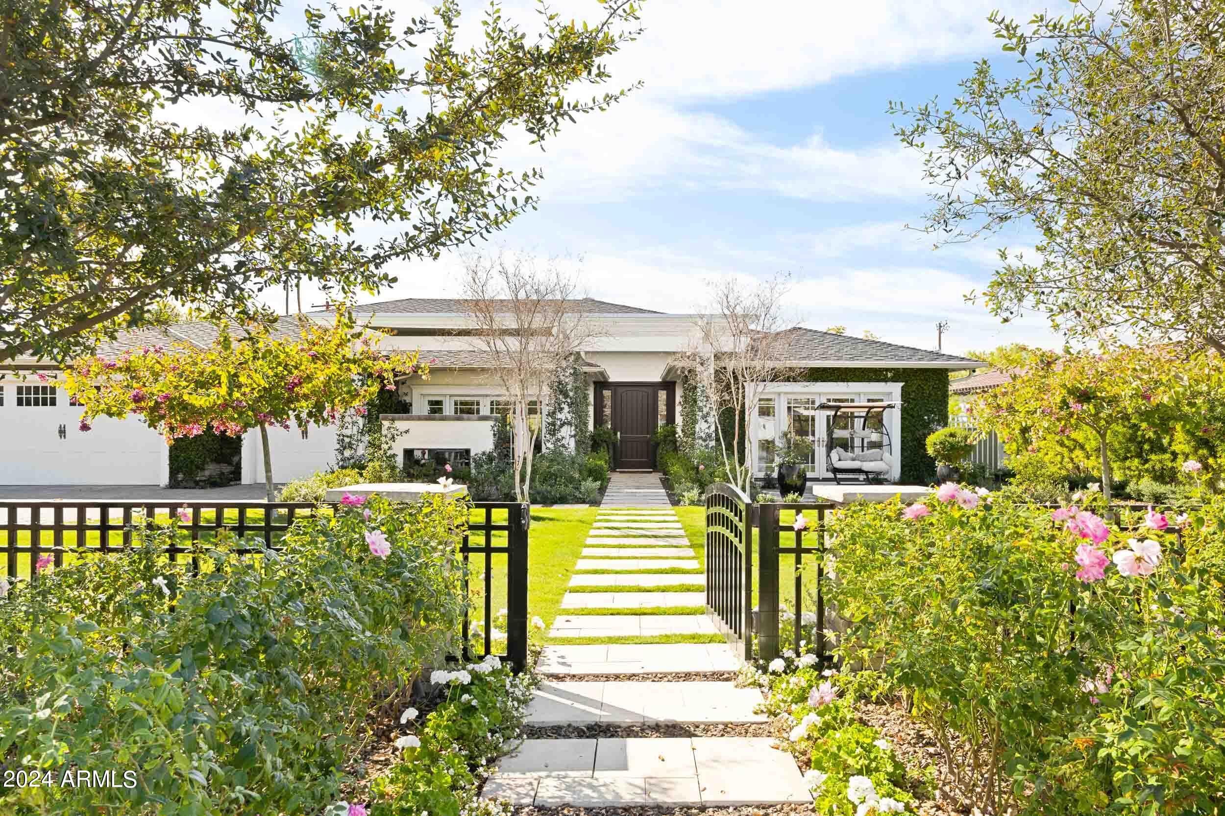 Experience stately real estate in the heart of Phoenix!