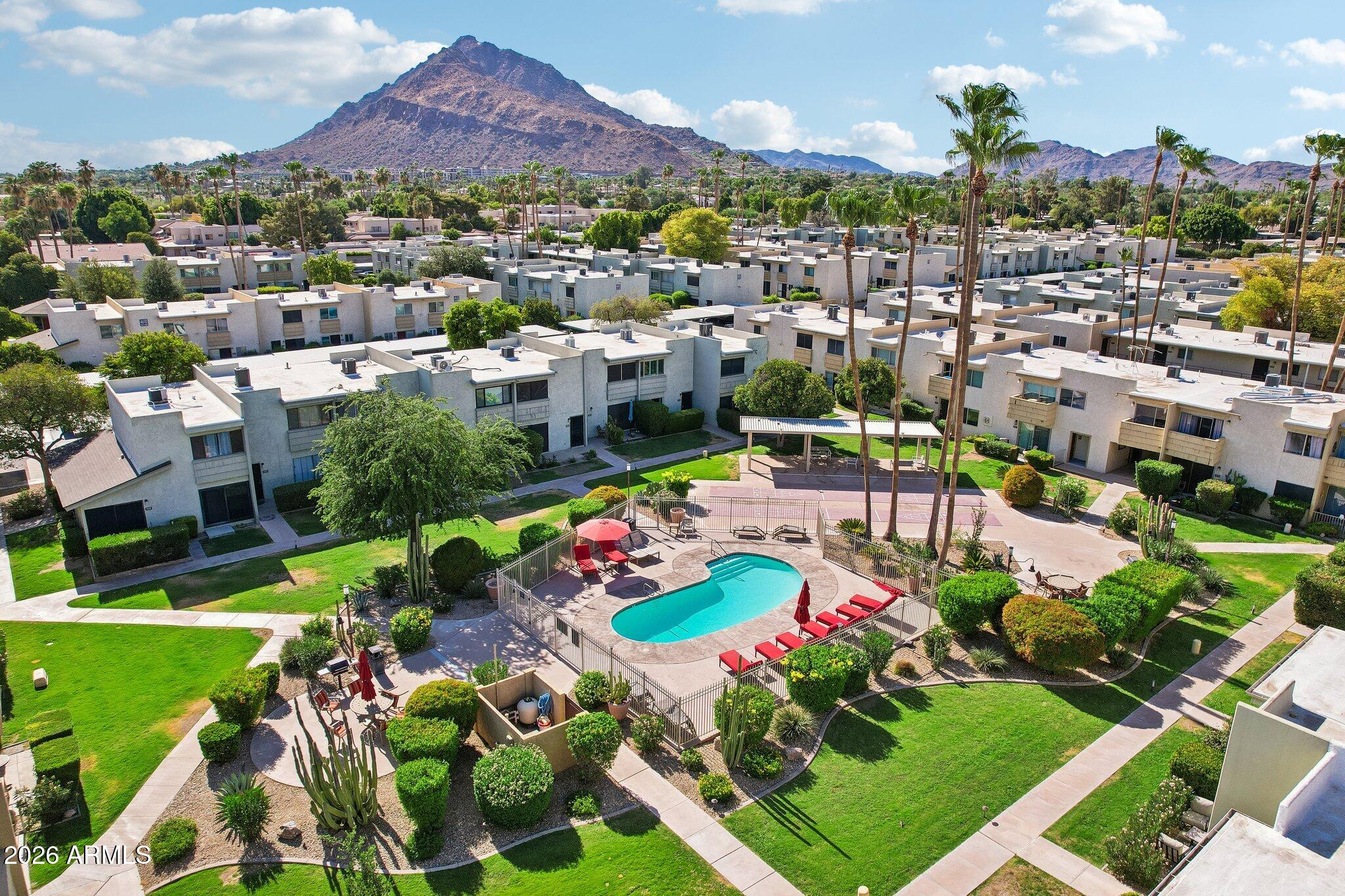 Camelback House - Residential