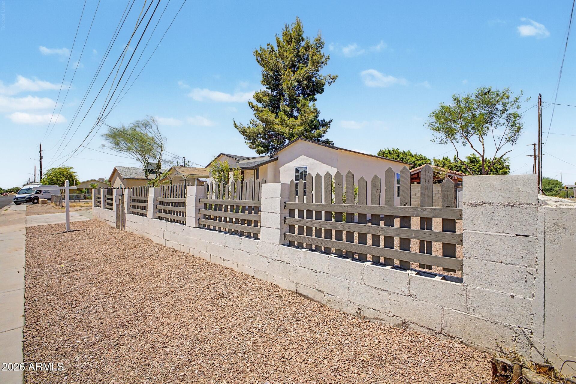 JENNINGS TRACT LOT 17 - Residential