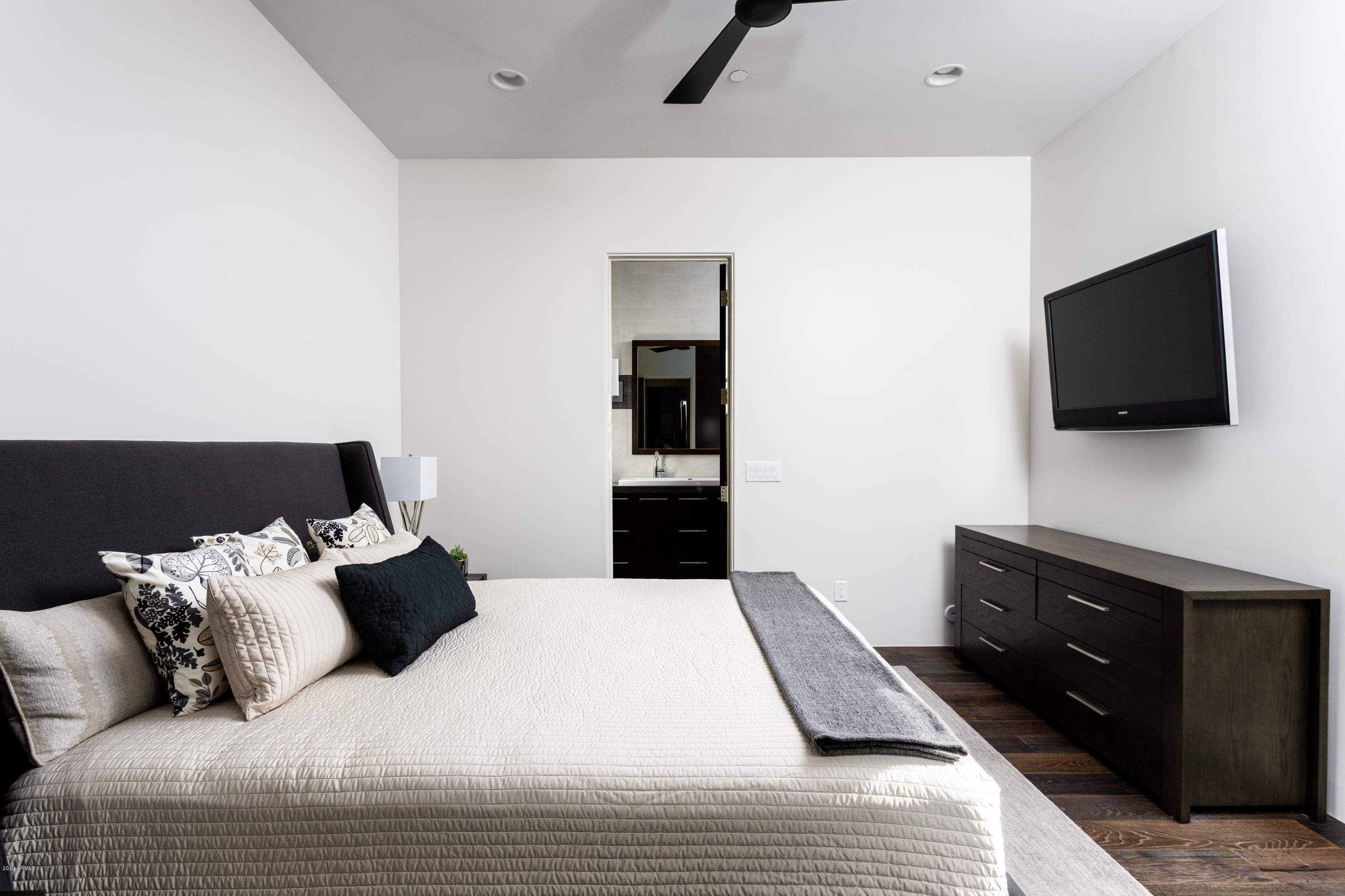 CAMELBACK RANCHOS - Residential