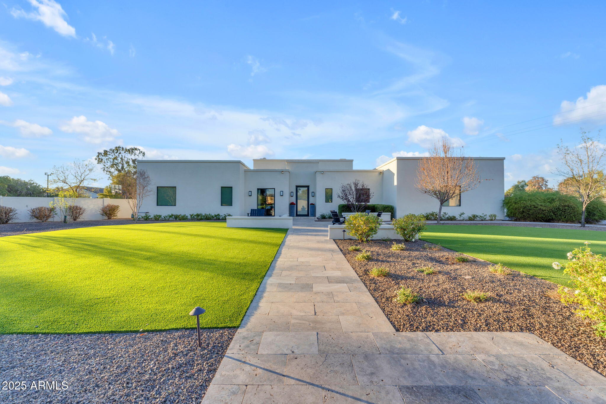 EQUESTRIAN MANOR - Residential