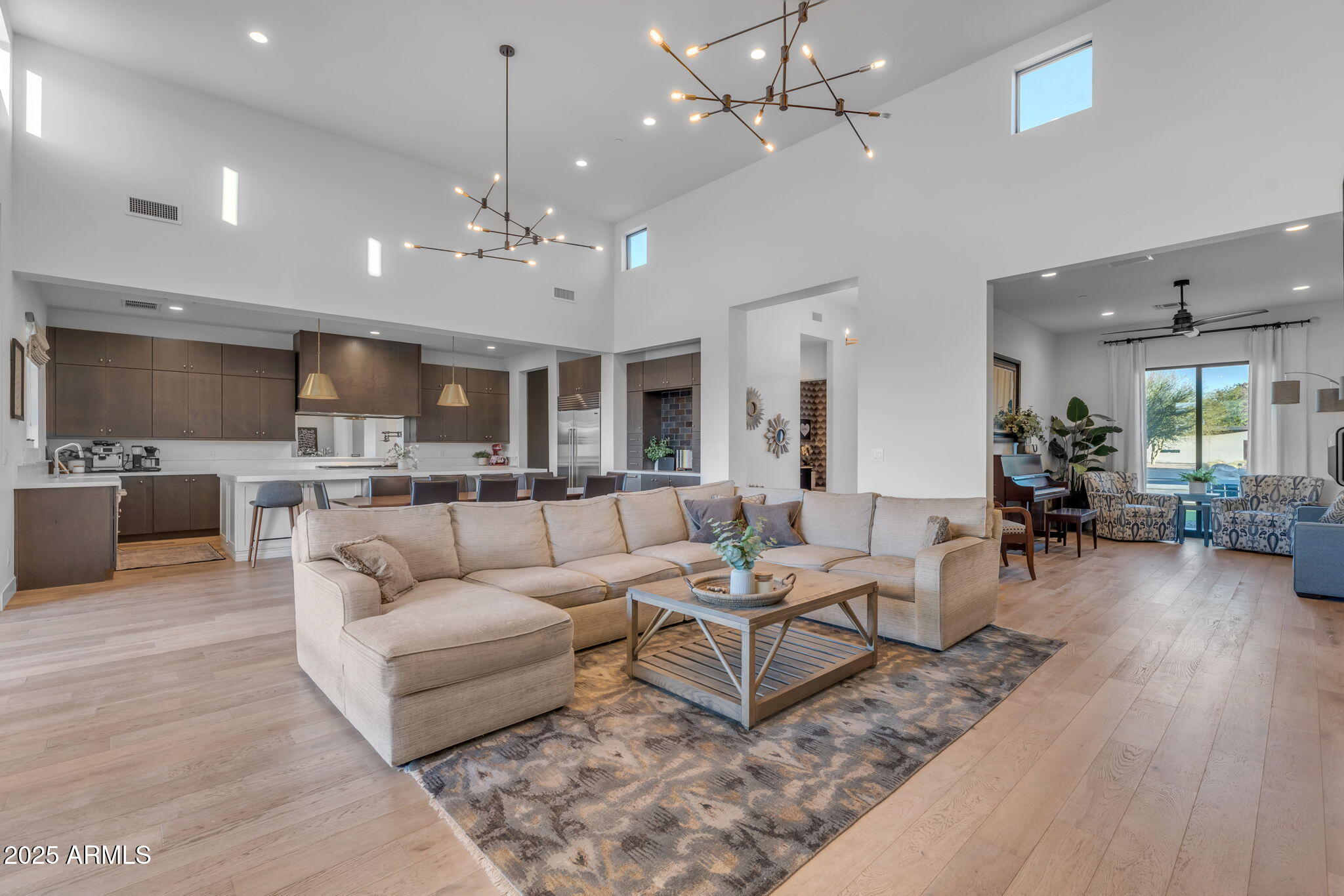 EQUESTRIAN MANOR - Residential
