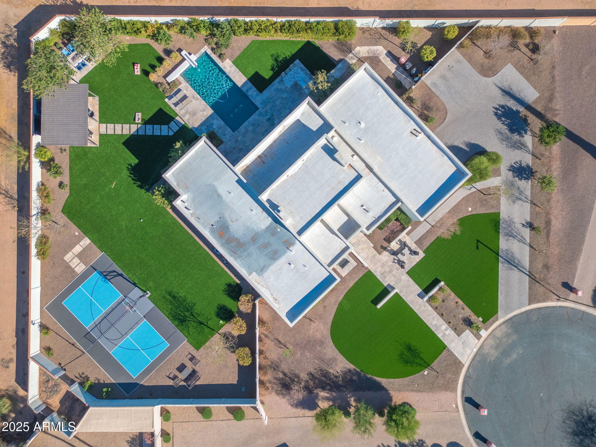 EQUESTRIAN MANOR - Residential