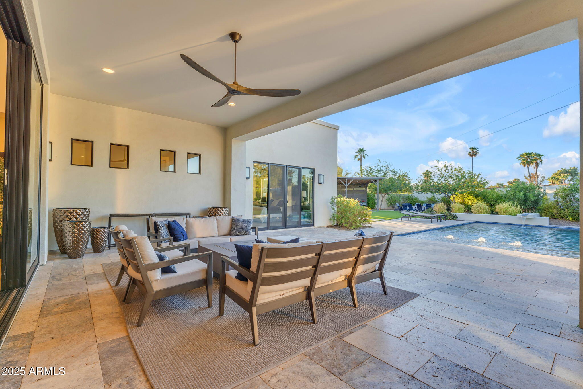 EQUESTRIAN MANOR - Residential