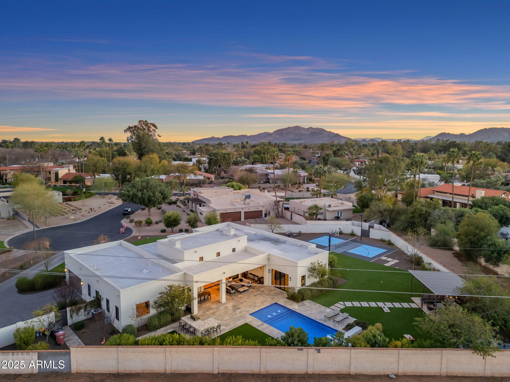 EQUESTRIAN MANOR - Residential