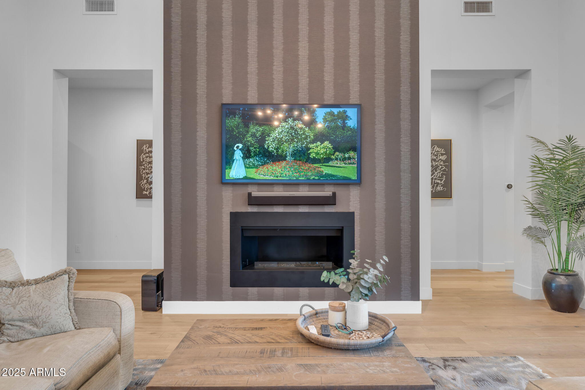 EQUESTRIAN MANOR - Residential