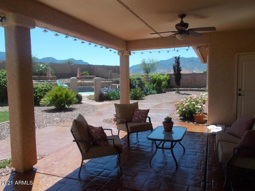 CANYON DE FLORES PHASE 2E - Residential Lease