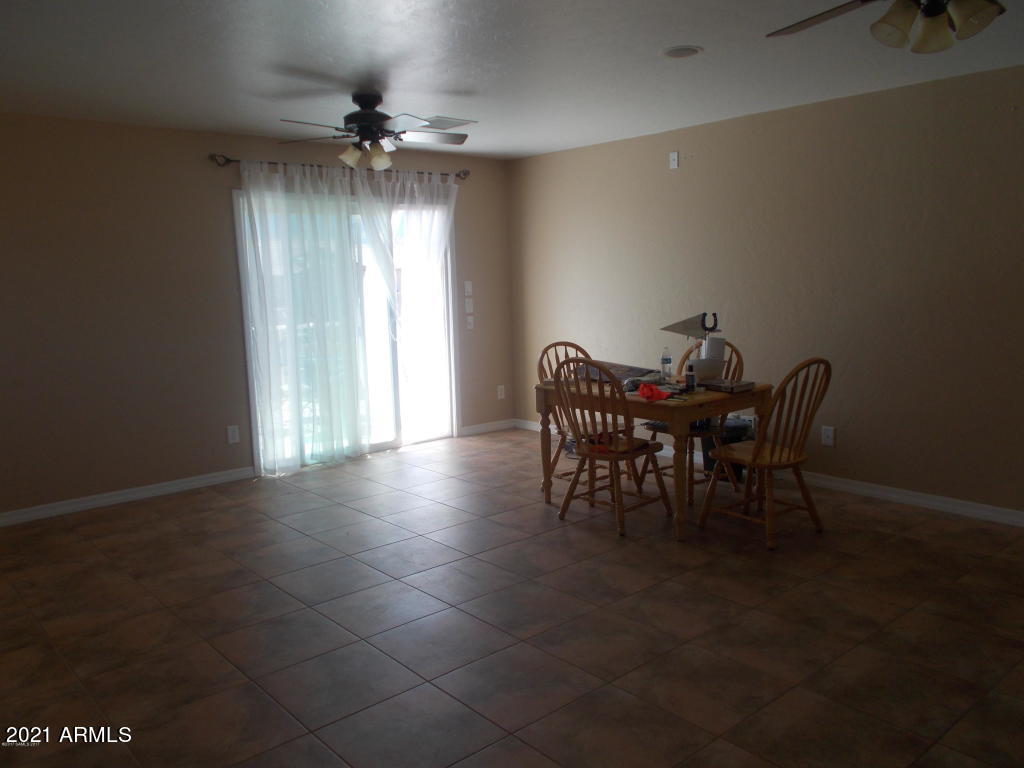 CANYON DE FLORES PHASE 2E - Residential Lease