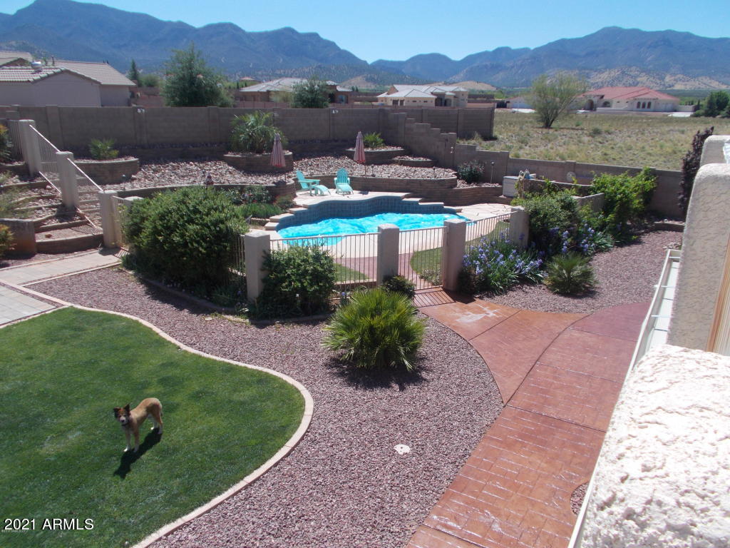 CANYON DE FLORES PHASE 2E - Residential Lease