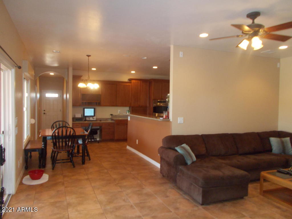CANYON DE FLORES PHASE 2E - Residential Lease