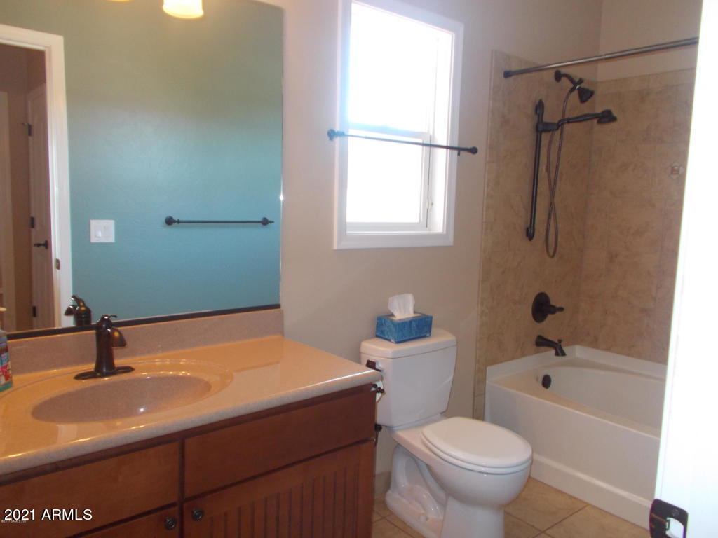 CANYON DE FLORES PHASE 2E - Residential Lease
