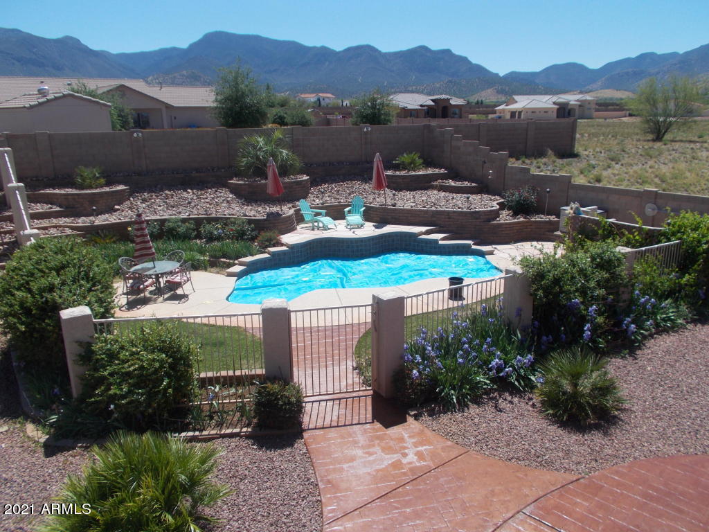 CANYON DE FLORES PHASE 2E - Residential Lease