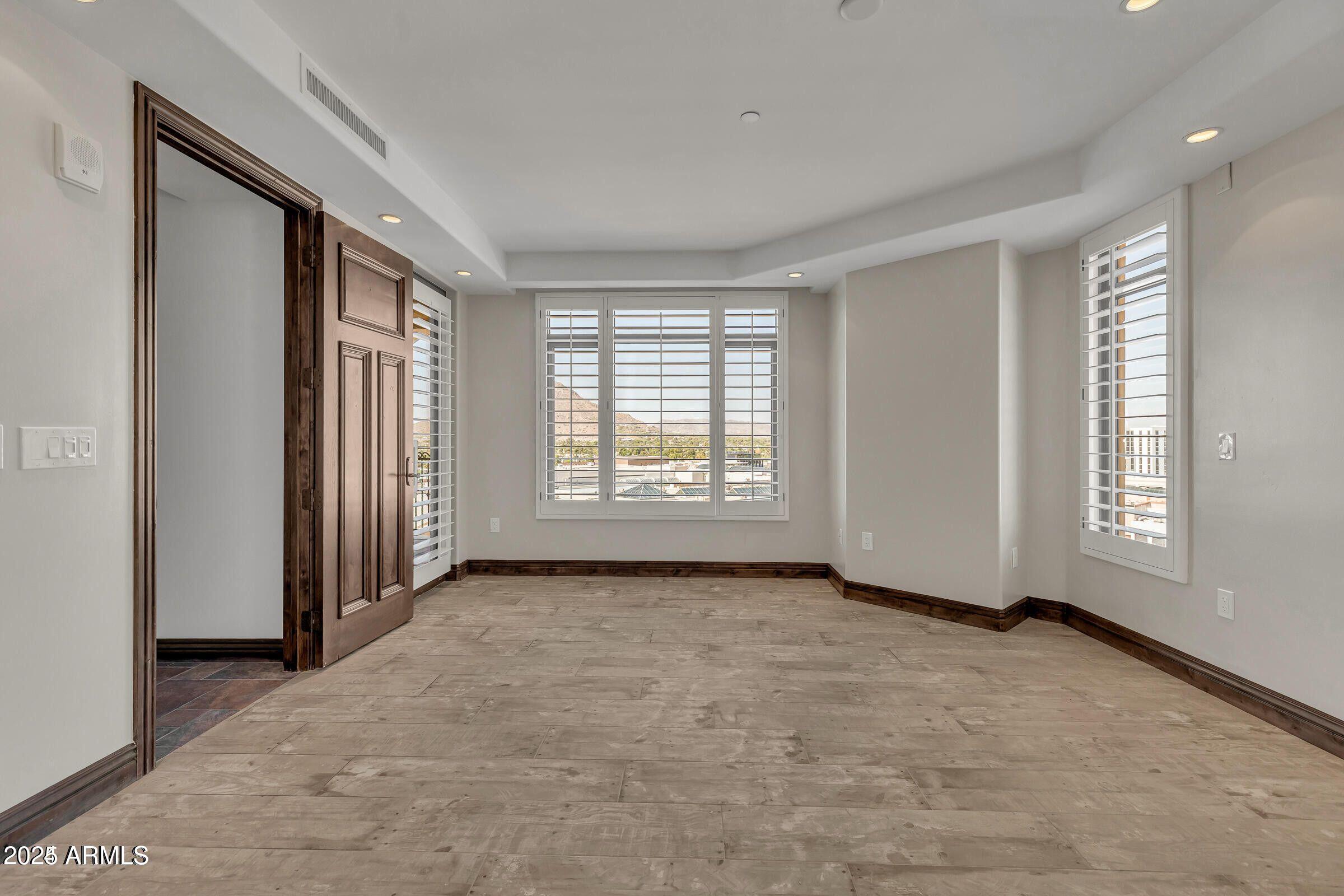 SCOTTSDALE WATERFRONT RESIDENCES CONDOMINIUM - Residential