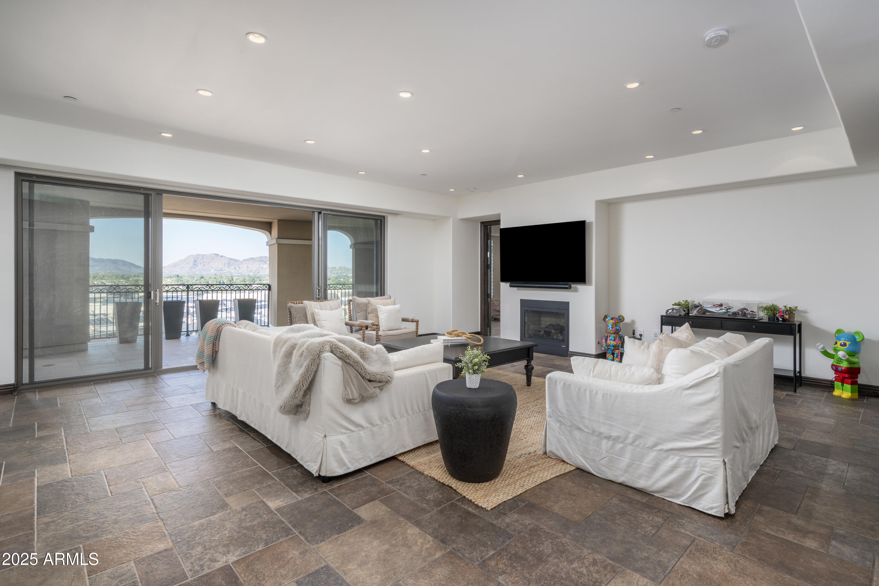 SCOTTSDALE WATERFRONT RESIDENCES CONDOMINIUM - Residential