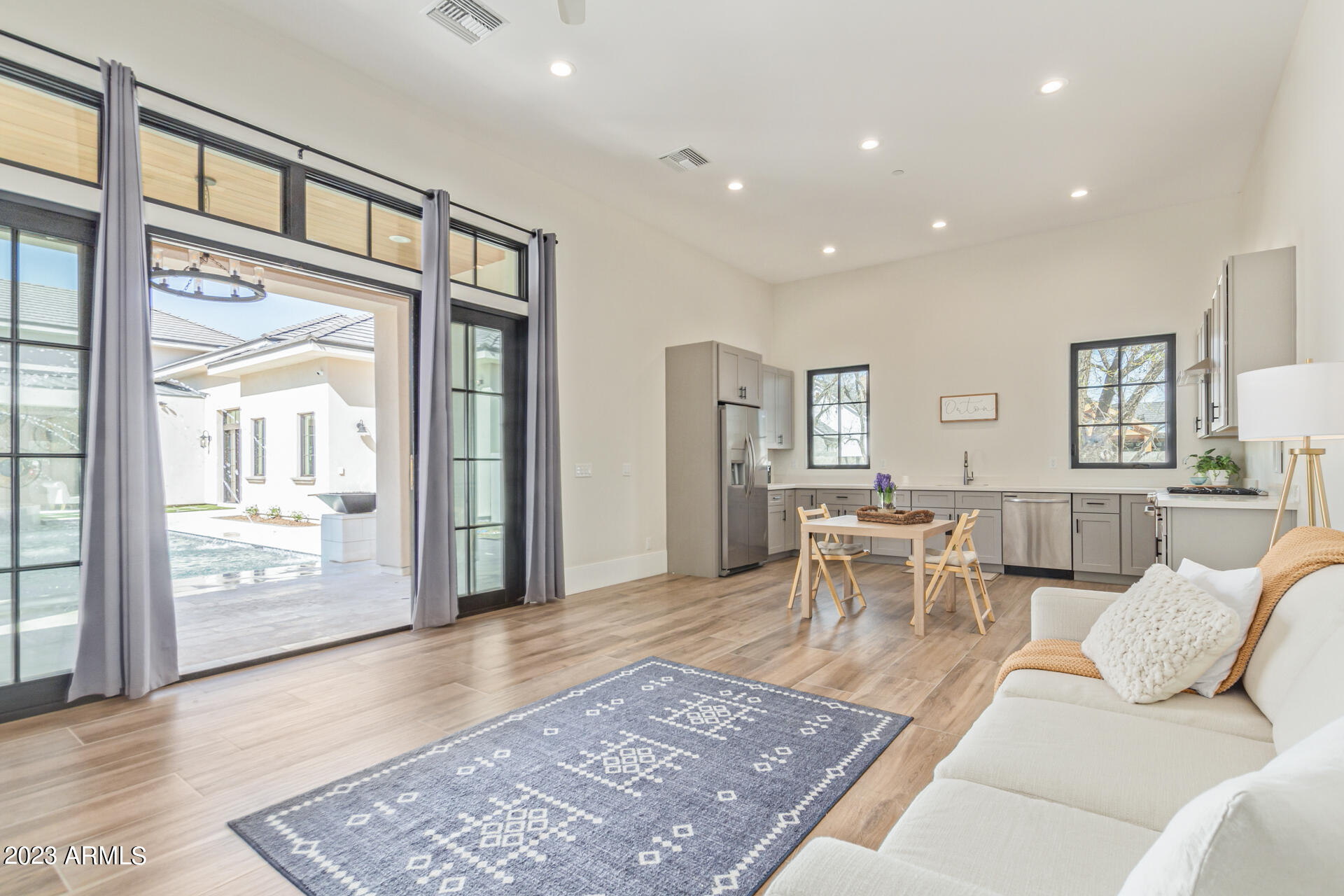 PECAN LIGHTS - Residential