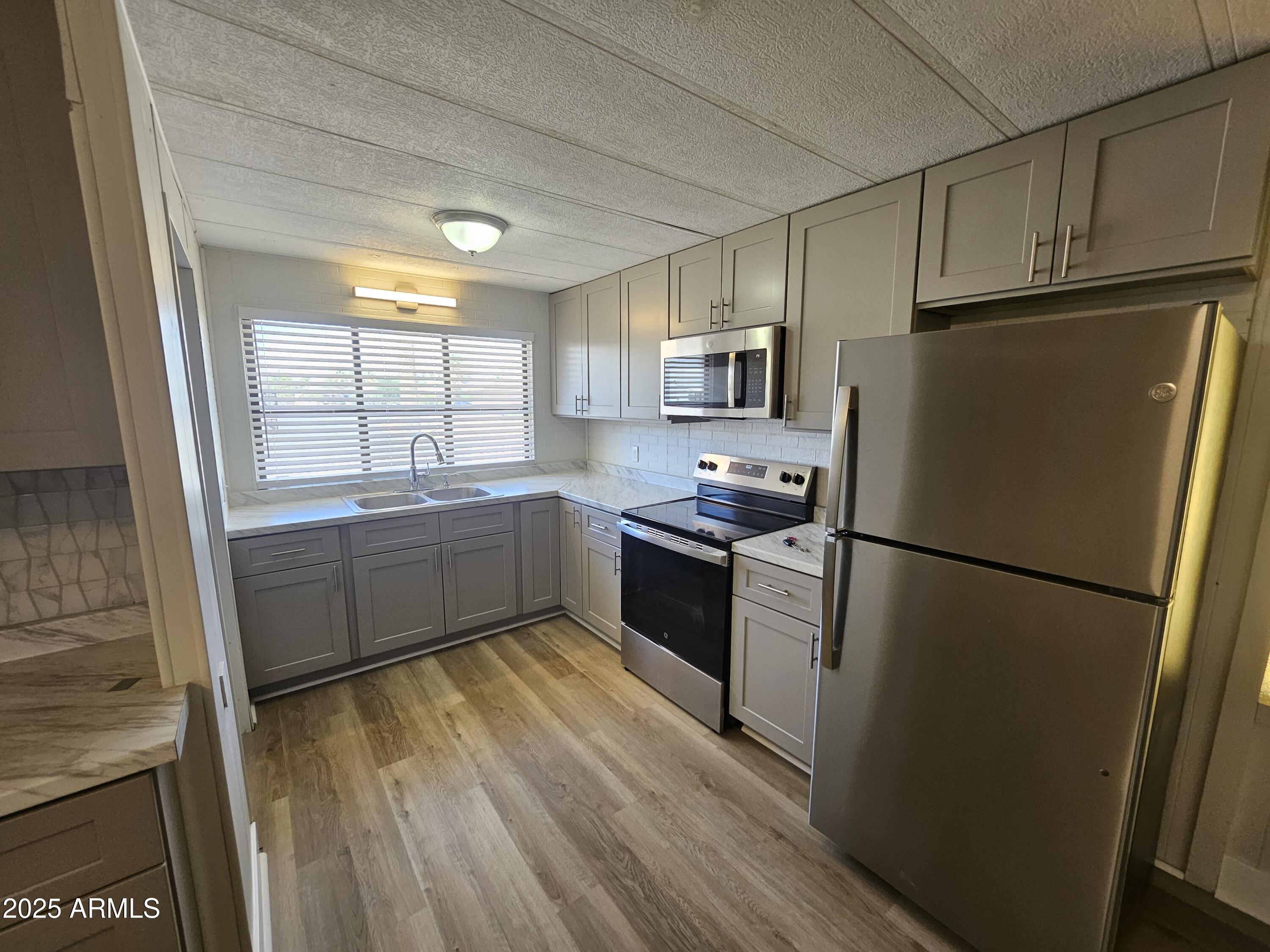 COTTONWOOD GARDENS - Residential Lease