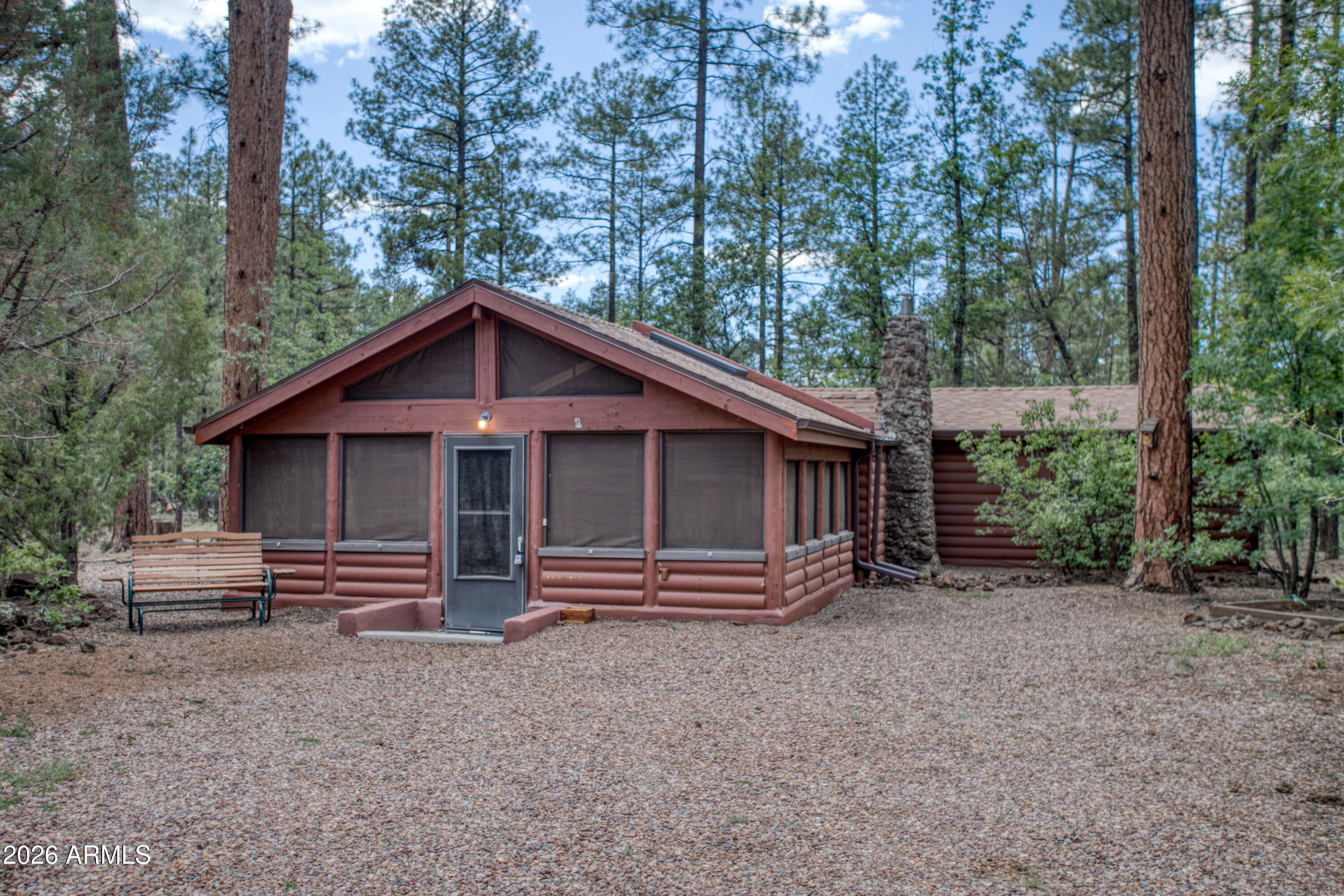 LAKESIDE SUMMER HOMES - Residential