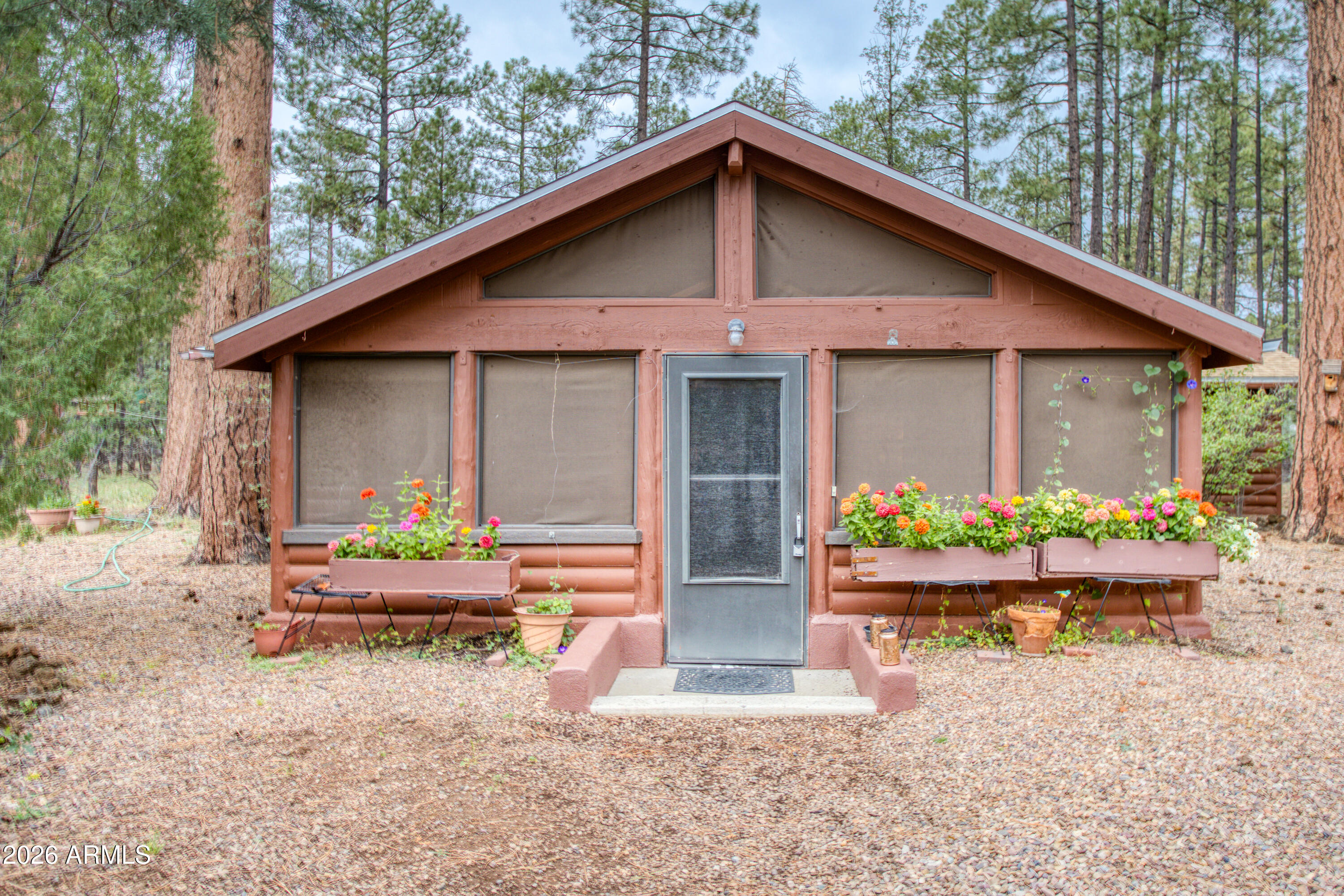 LAKESIDE SUMMER HOMES - Residential
