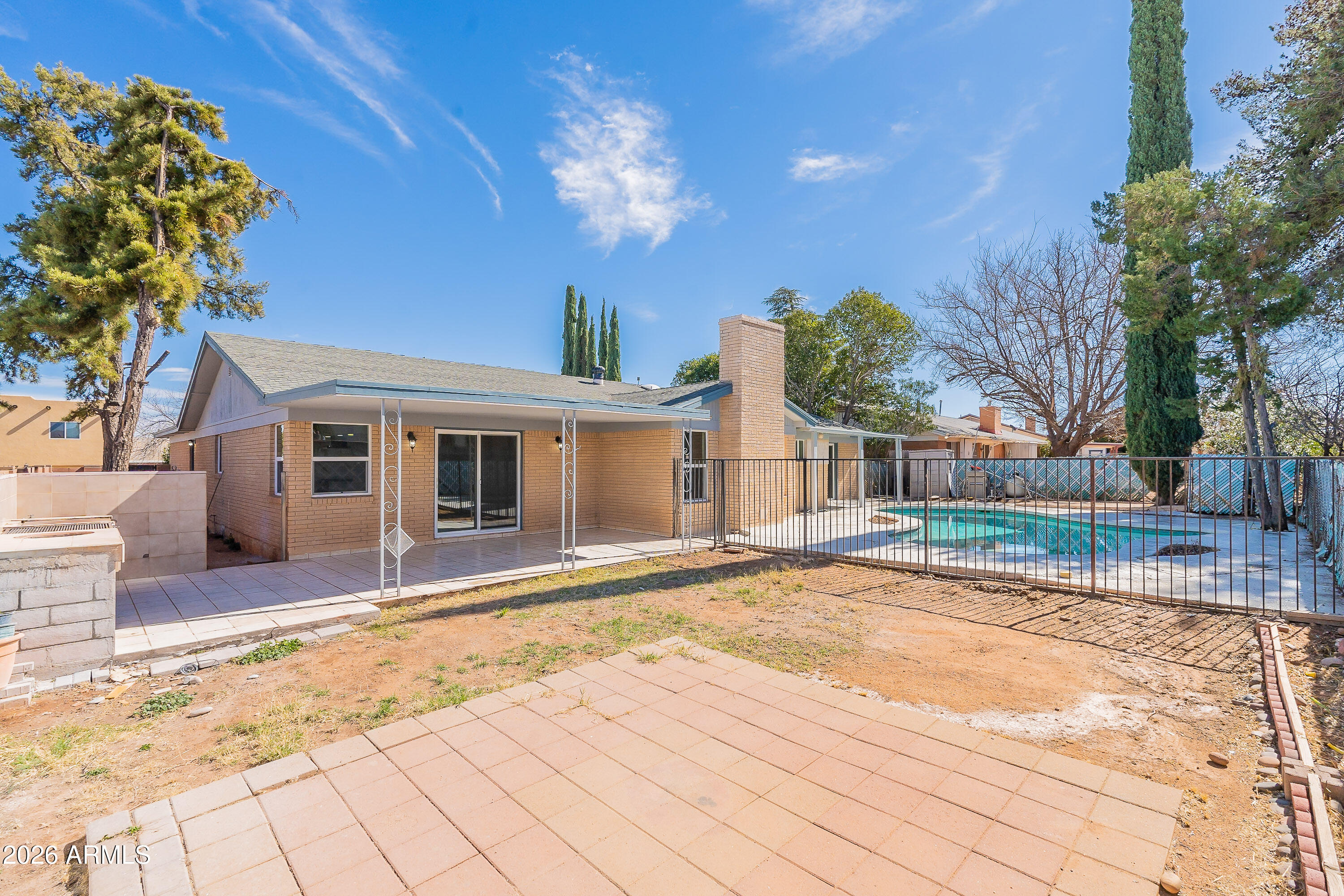KINGS MANOR - Residential
