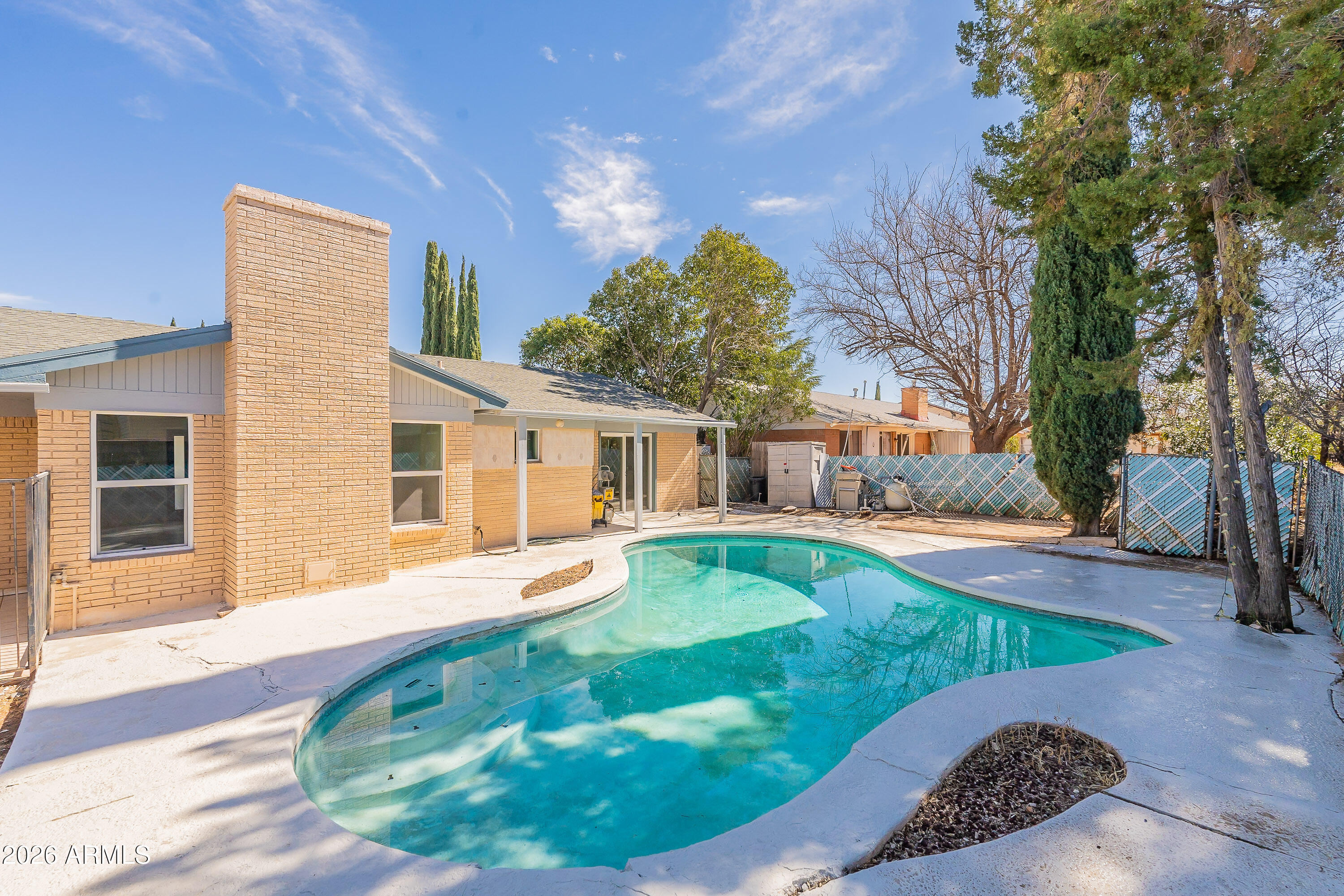 KINGS MANOR - Residential