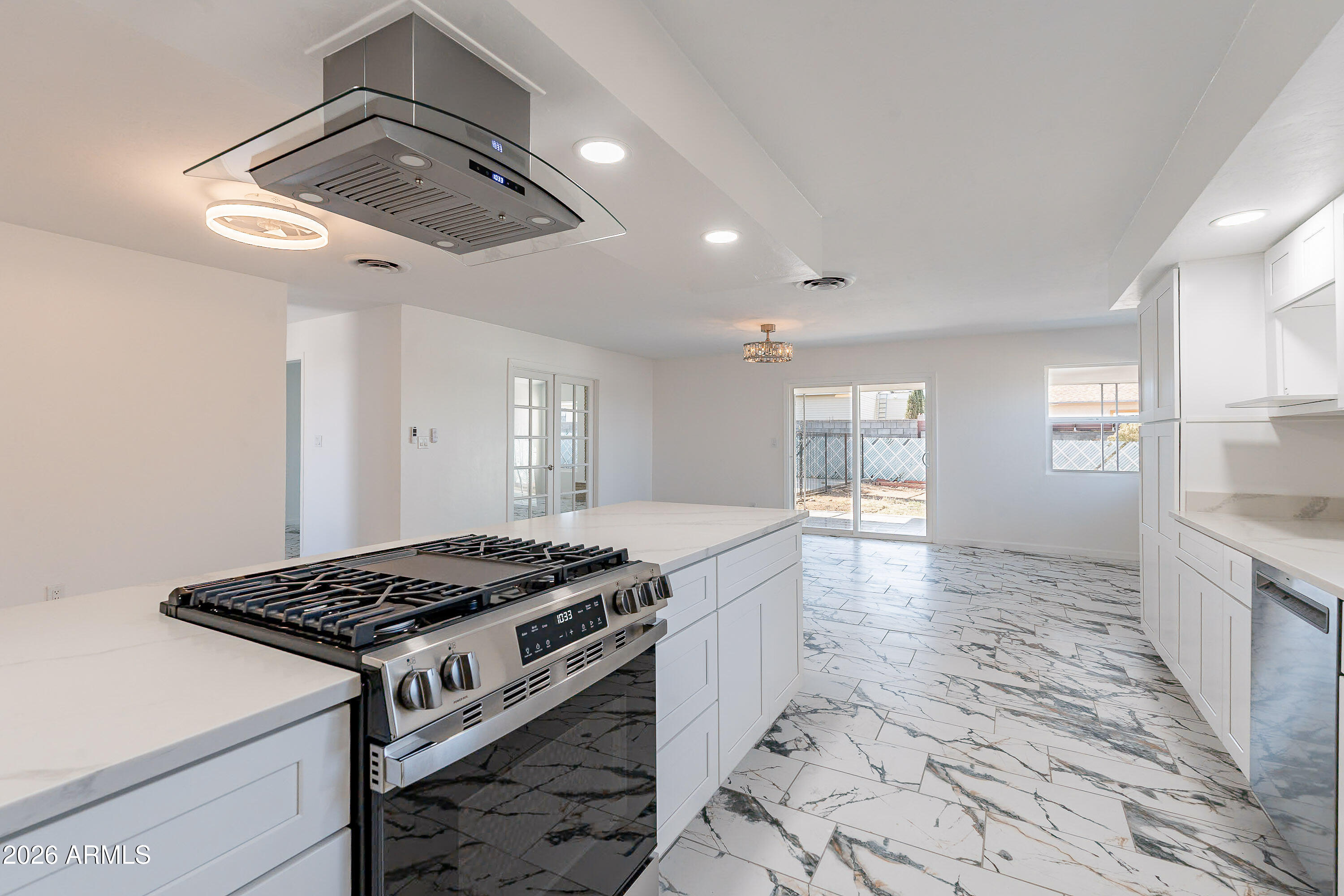 KINGS MANOR - Residential