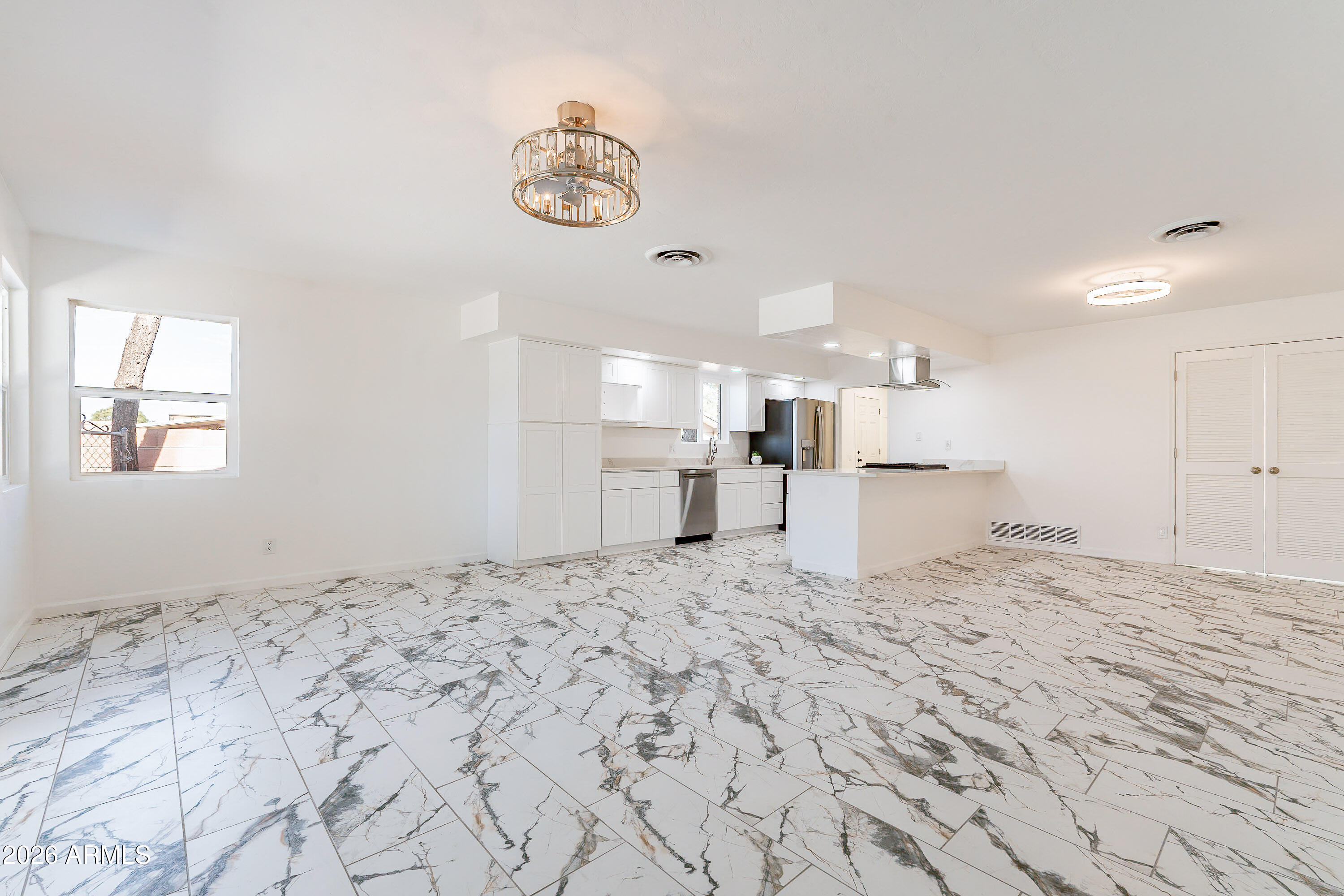 KINGS MANOR - Residential