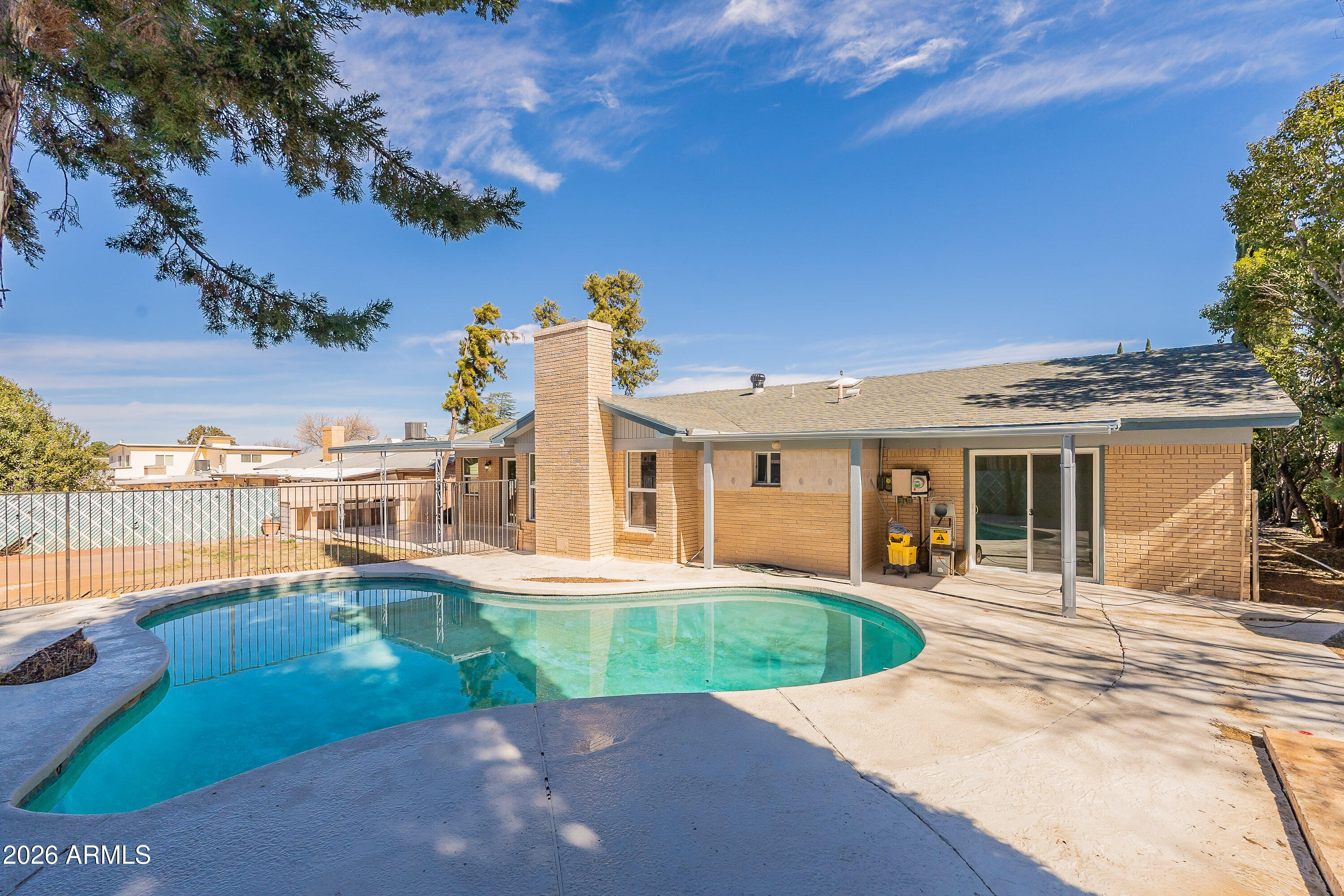 KINGS MANOR - Residential