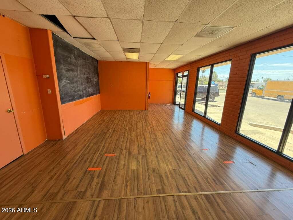 DOUGLAS - Commercial Lease