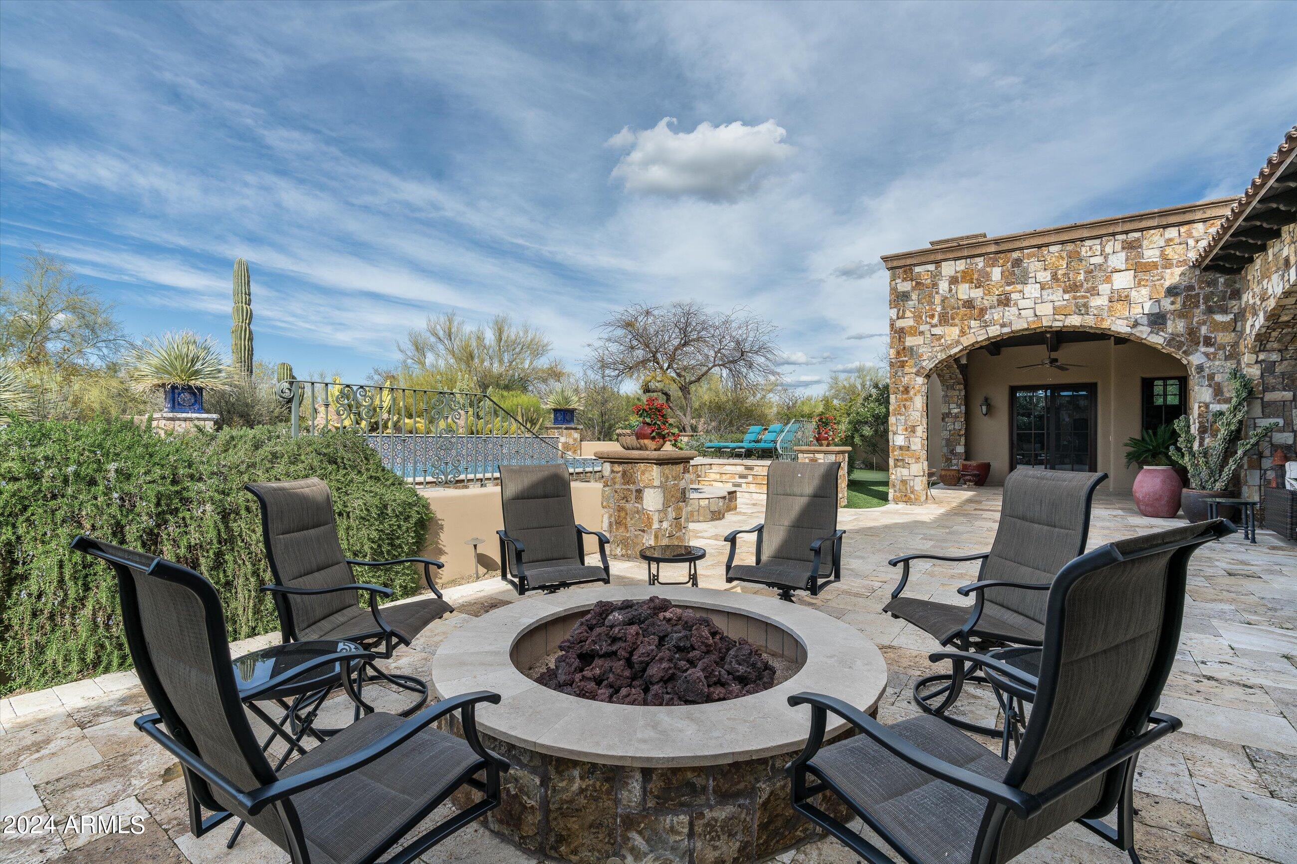 WHISPER ROCK - Residential
