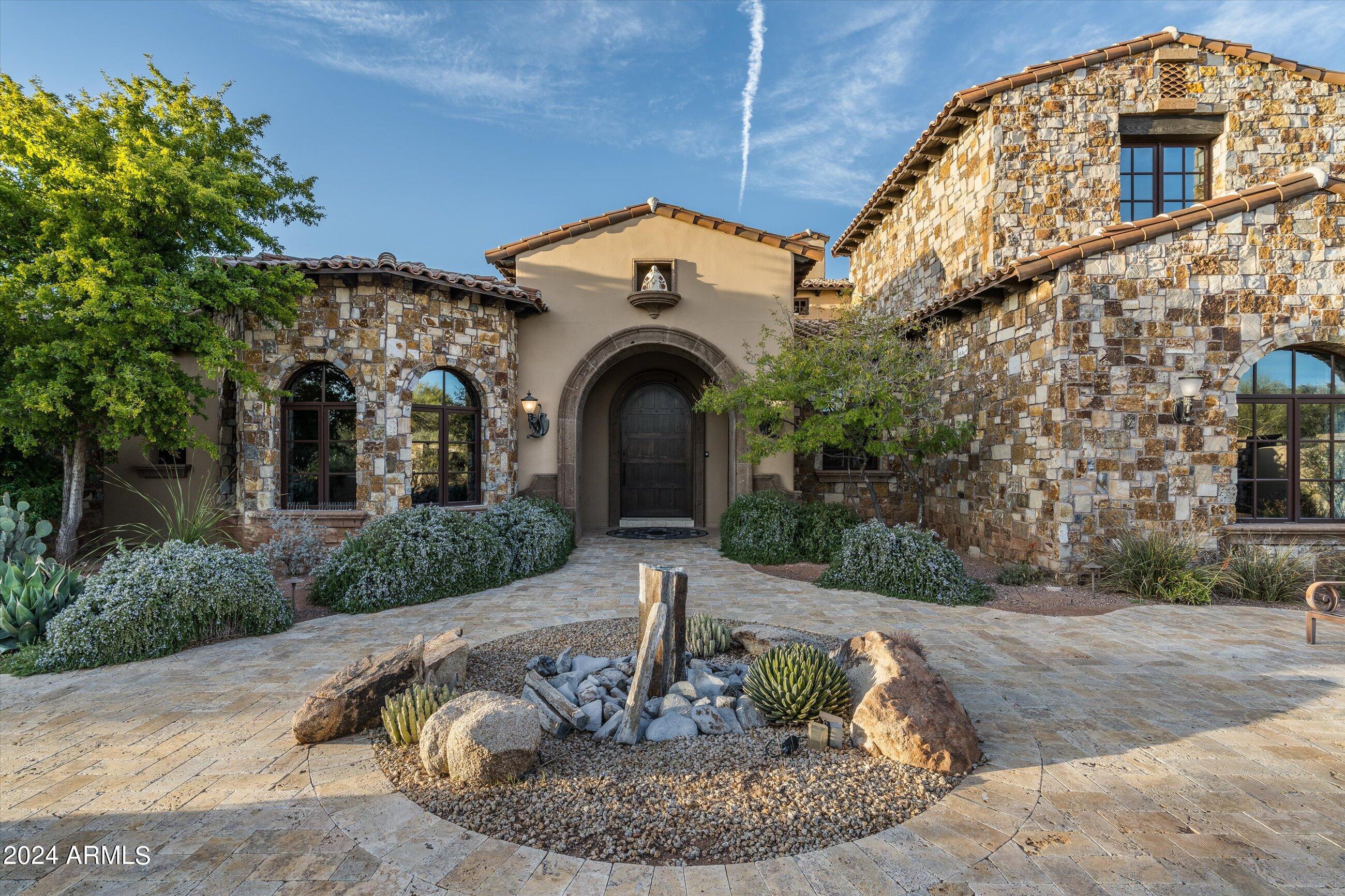 WHISPER ROCK - Residential