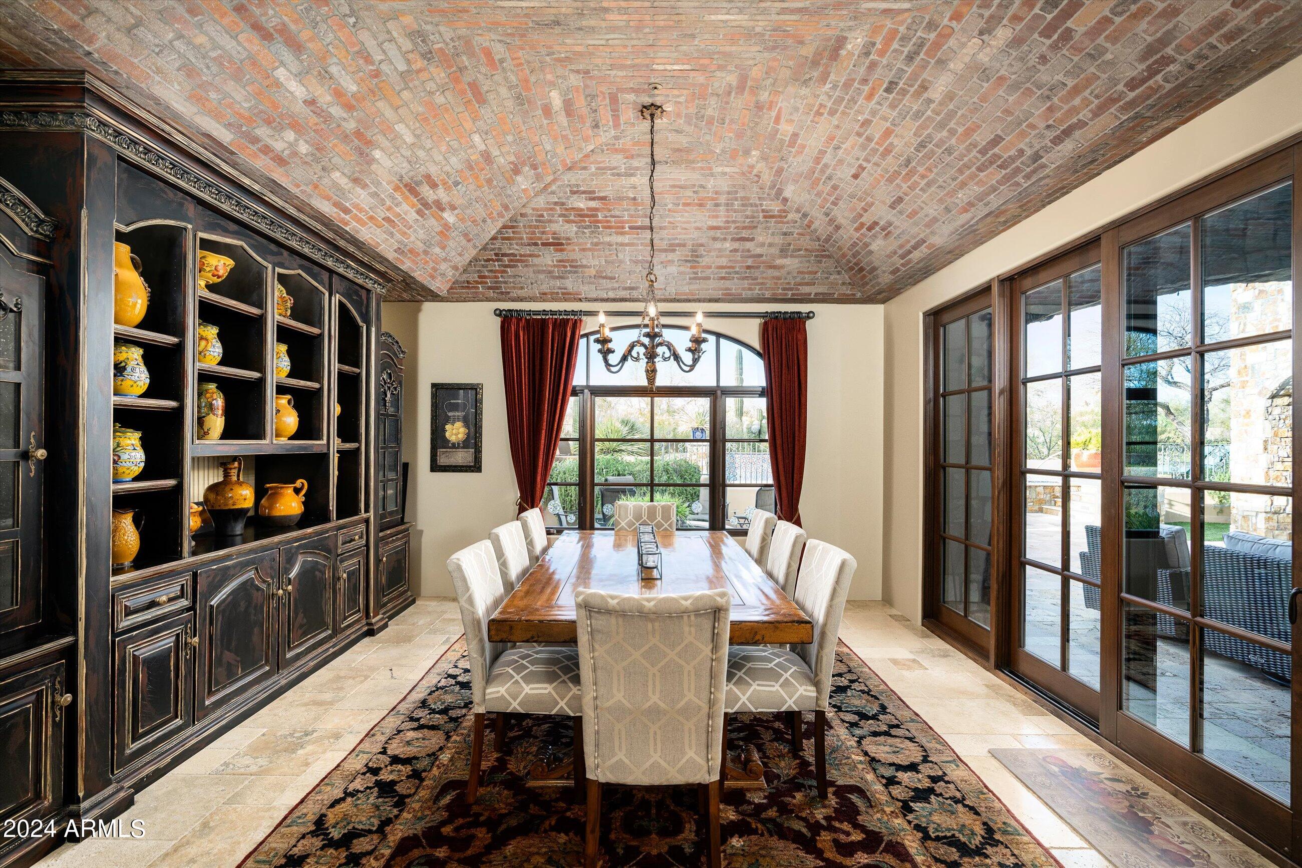 WHISPER ROCK - Residential