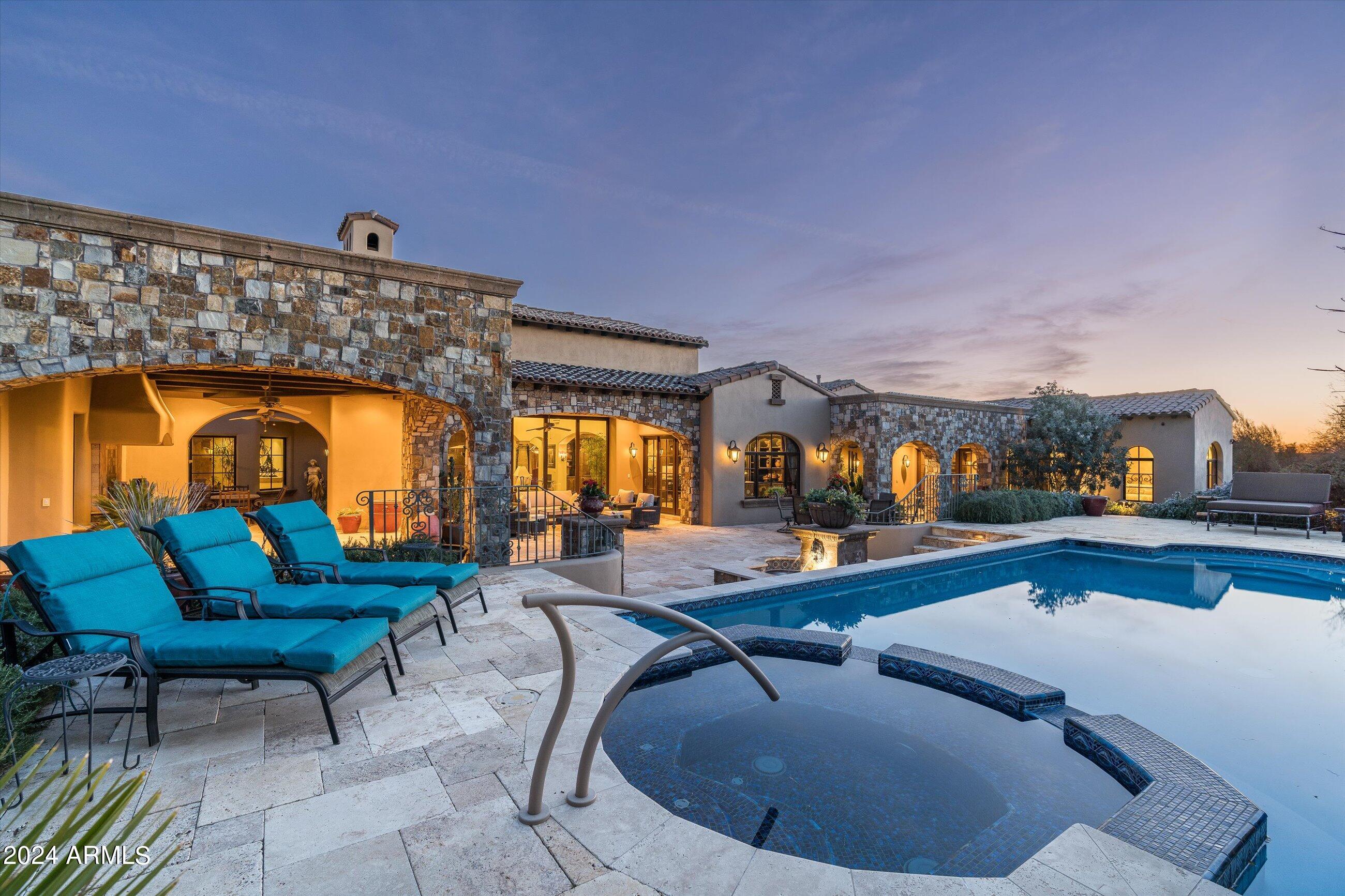 WHISPER ROCK - Residential