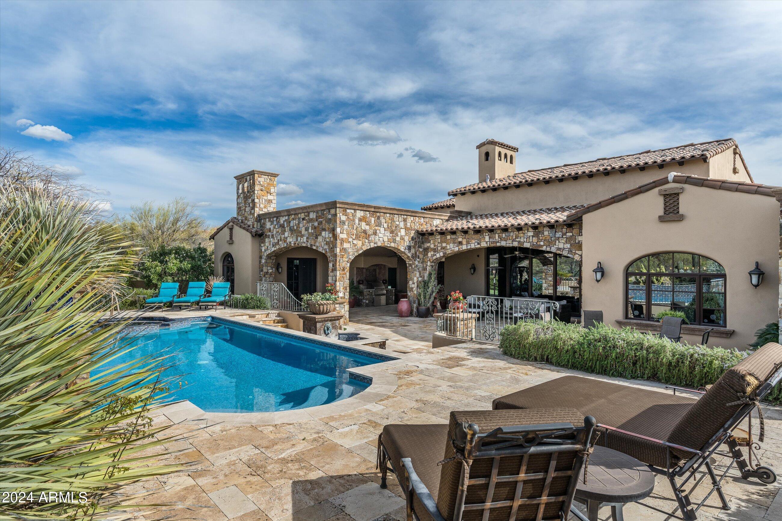 WHISPER ROCK - Residential