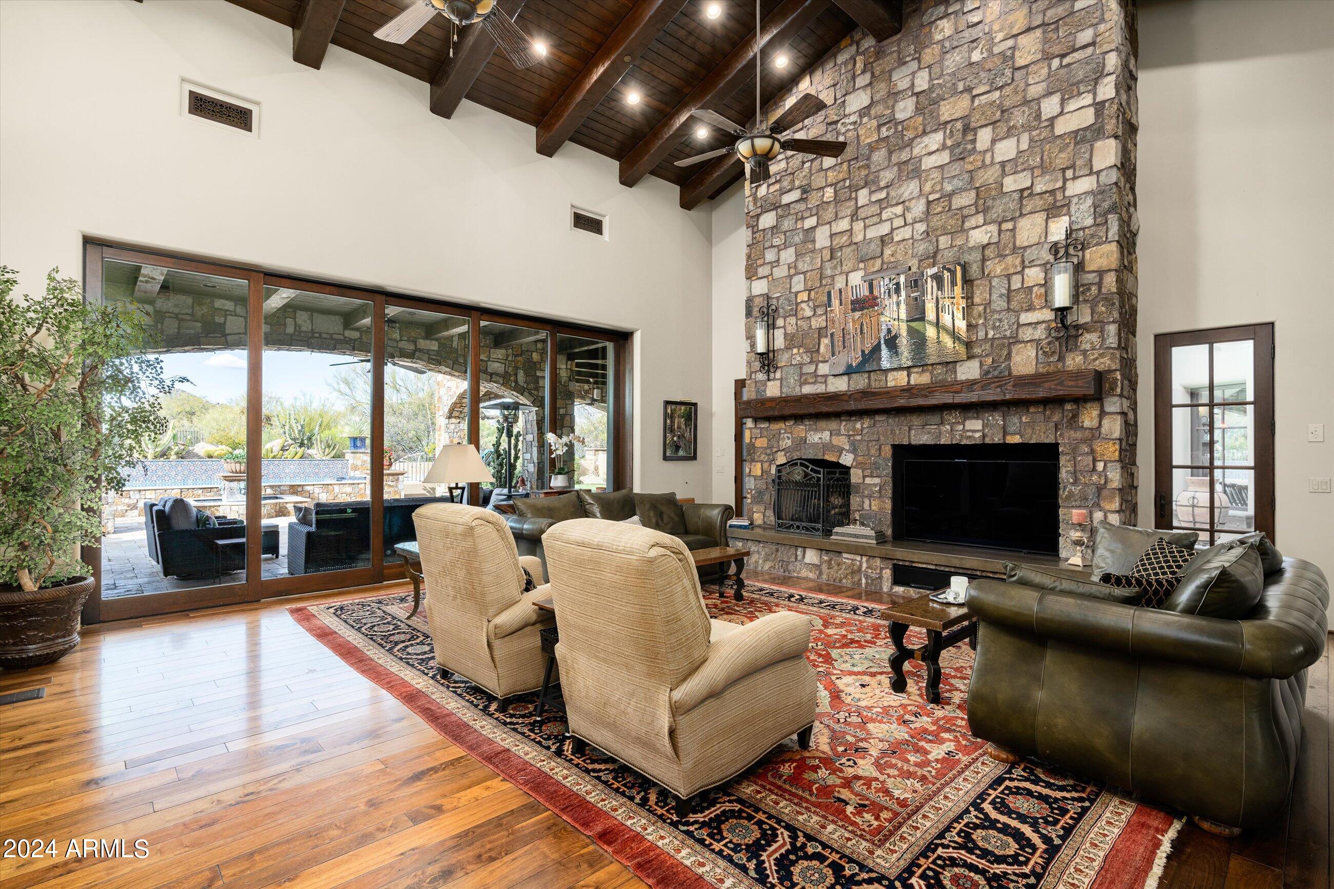 WHISPER ROCK - Residential