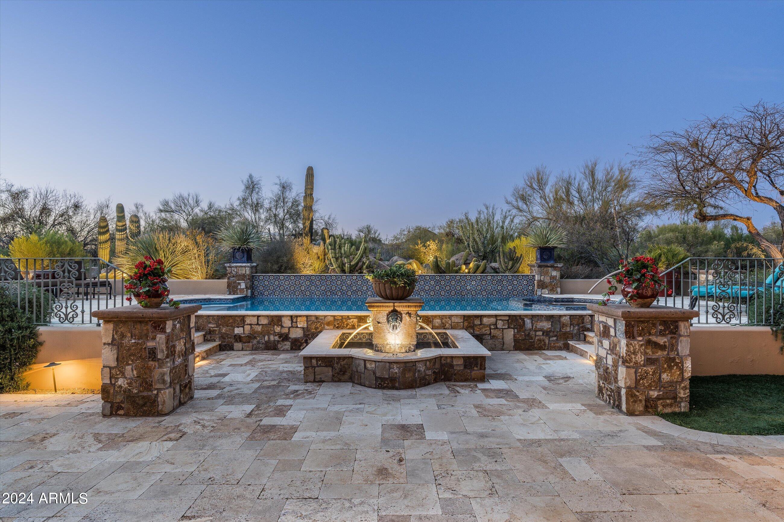 WHISPER ROCK - Residential