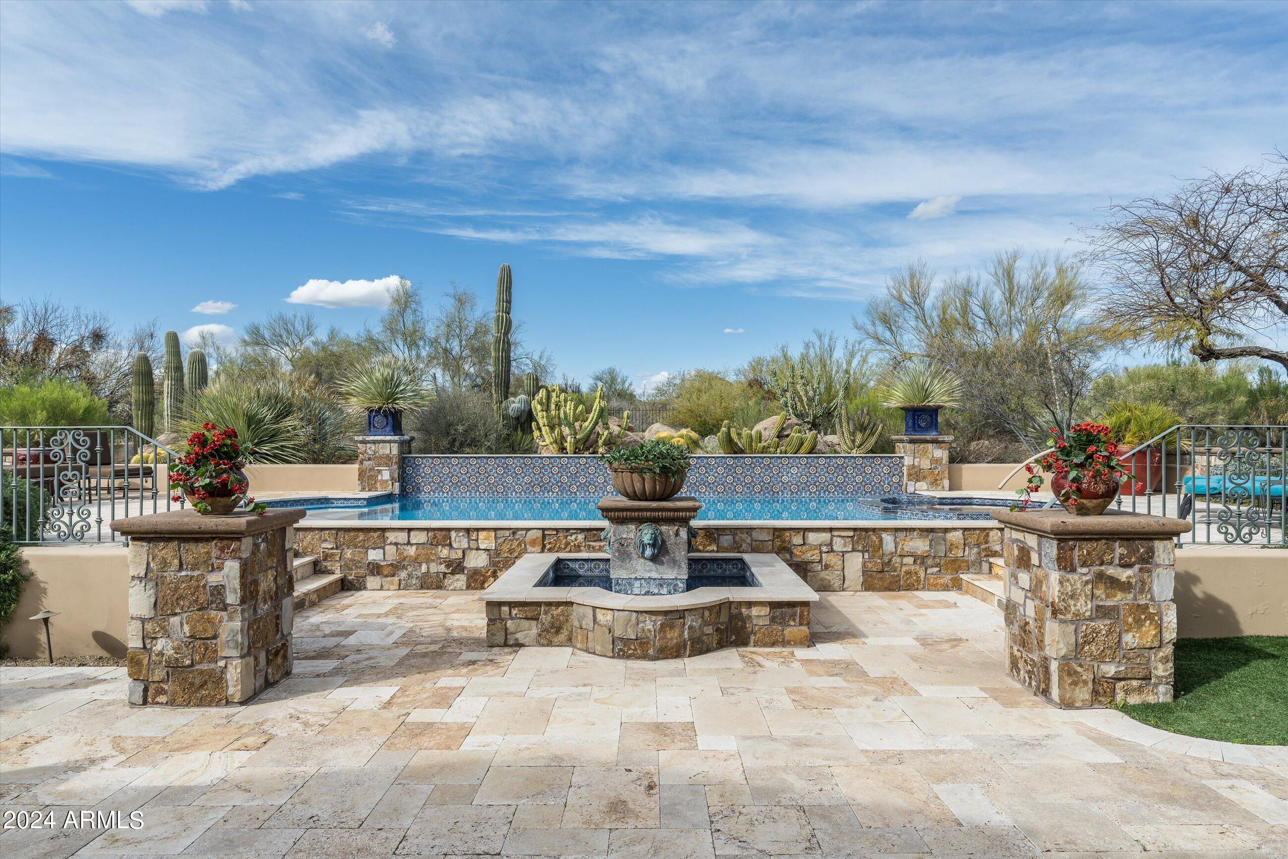 WHISPER ROCK - Residential