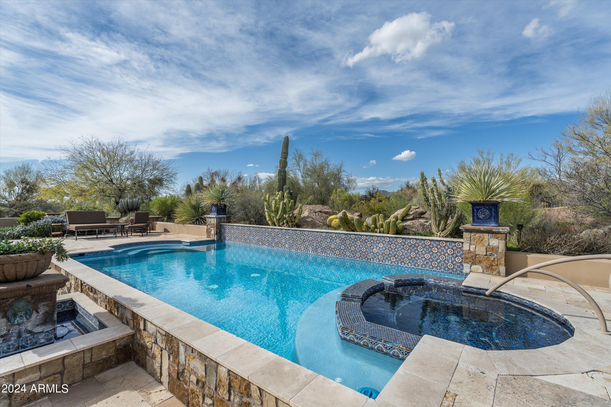 WHISPER ROCK - Residential