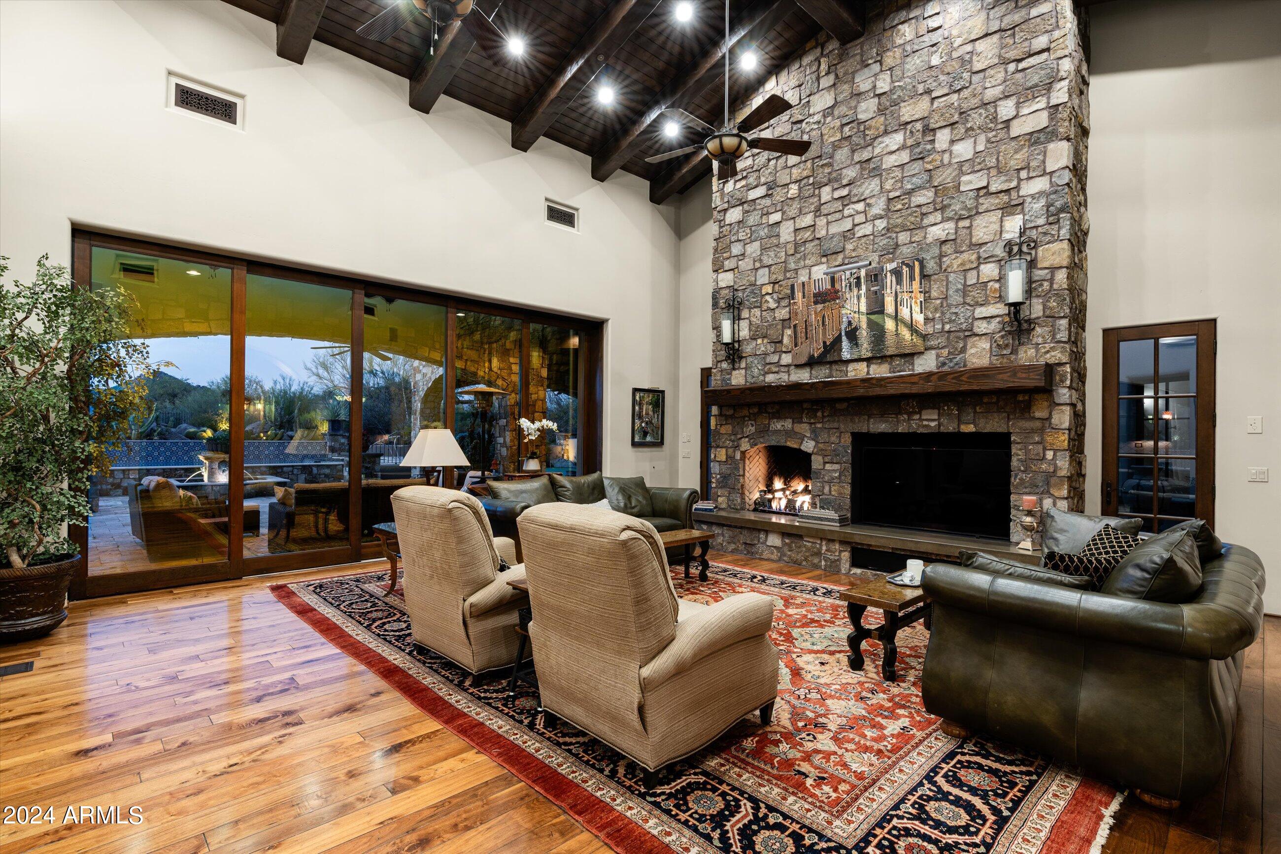 WHISPER ROCK - Residential