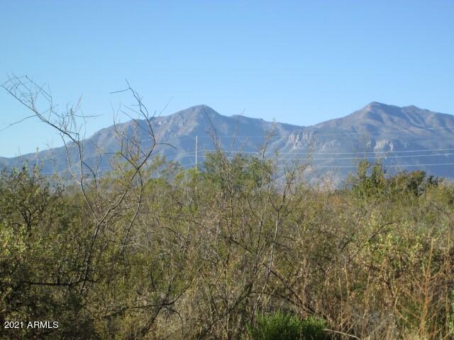 360 DEGREE MAJESTIC MOUNTAIN VIEWS from every direction! NO HOA!
This 4 acre parcel would make an ideal building site for your new home! Electric on the property and a shared well. Easy drive into Sierra Vista. Country Living at it's finest!