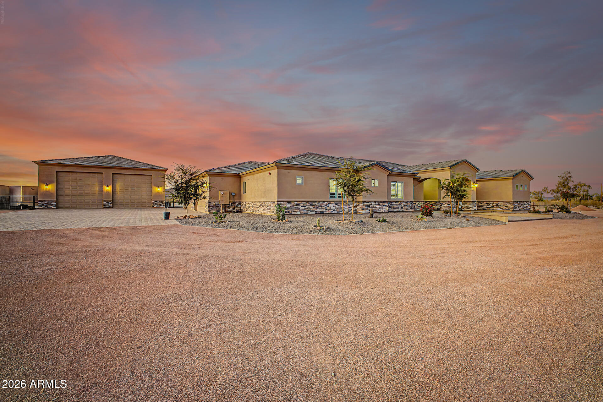 SAGUARO VIEW - Residential