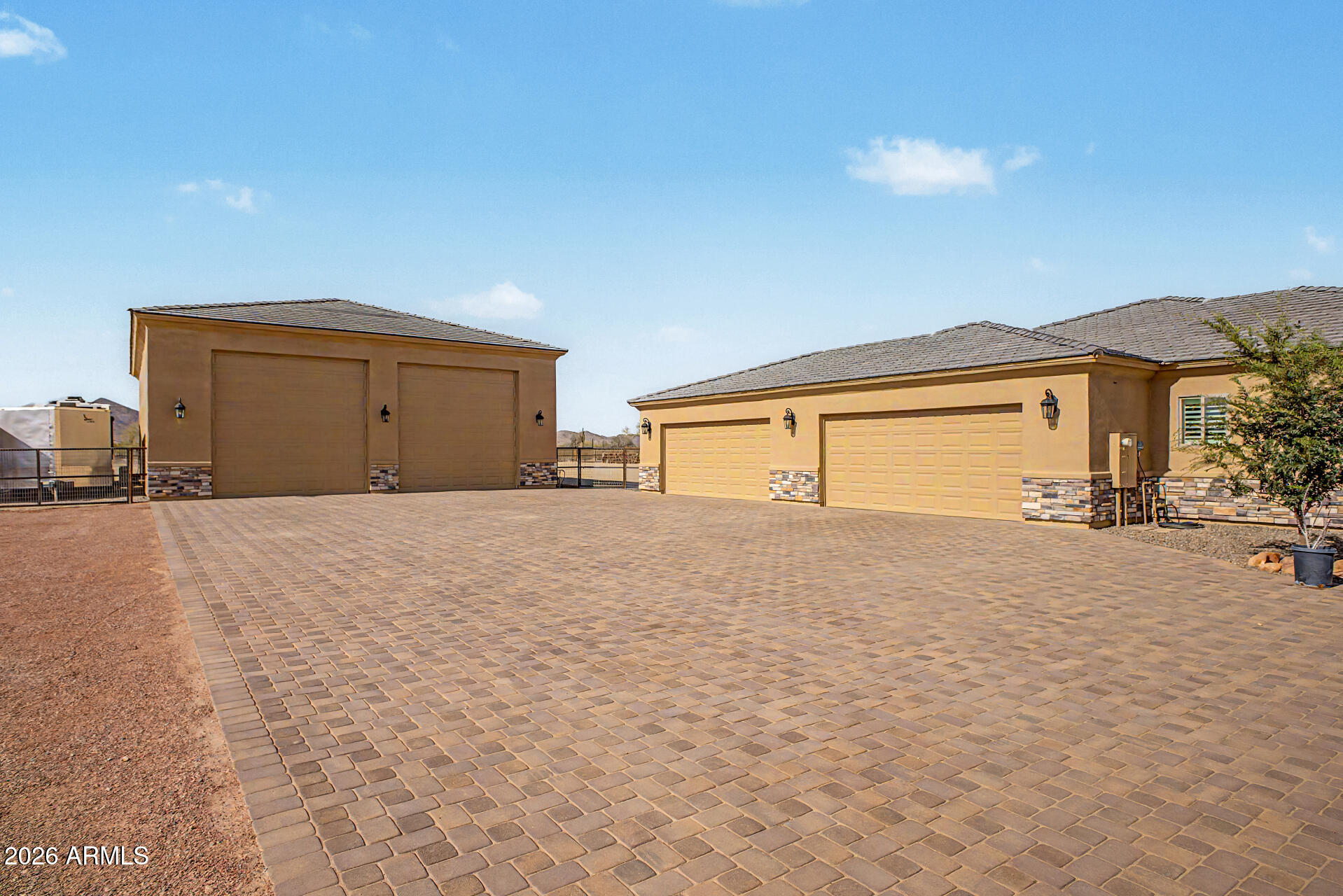 SAGUARO VIEW - Residential