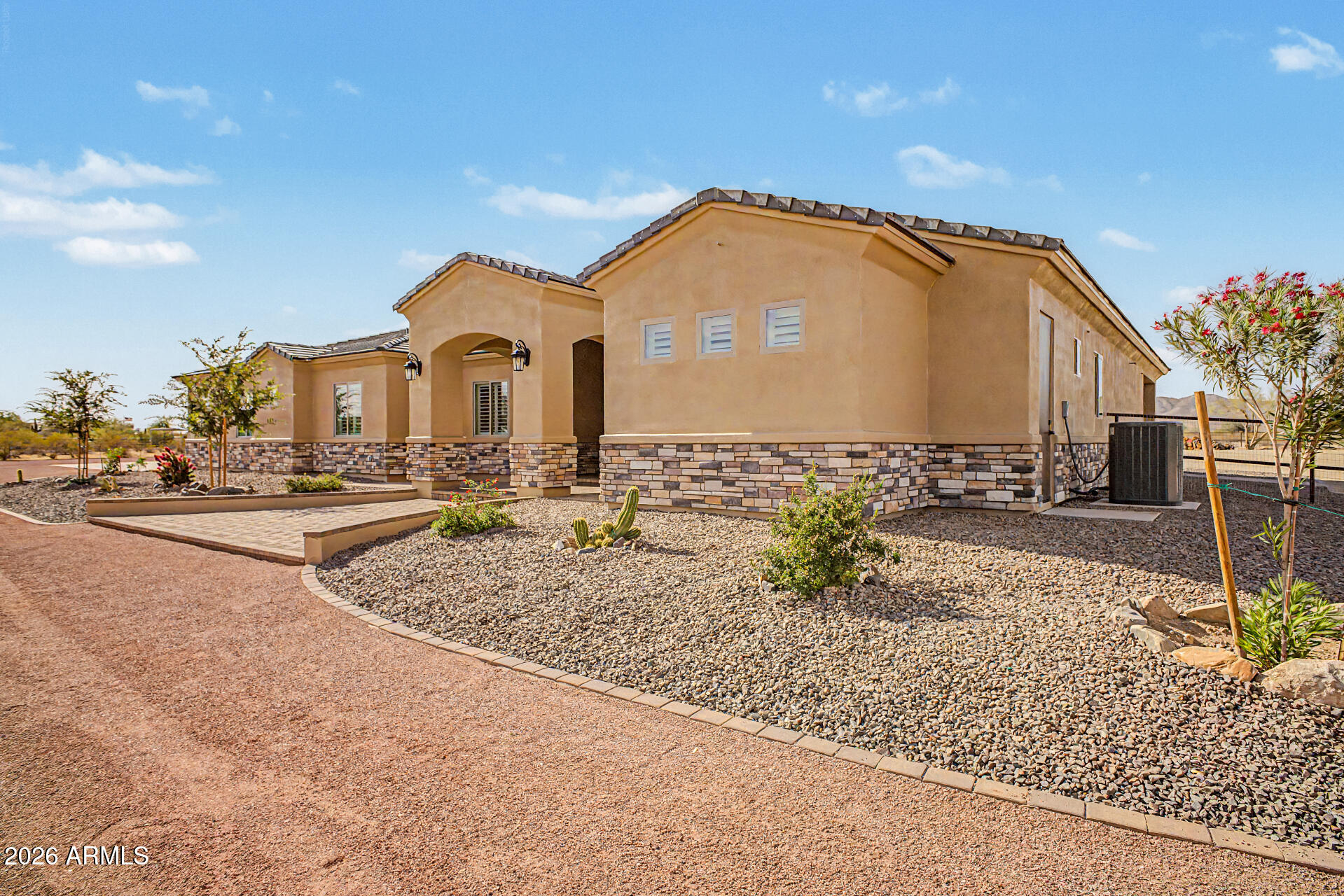 SAGUARO VIEW - Residential