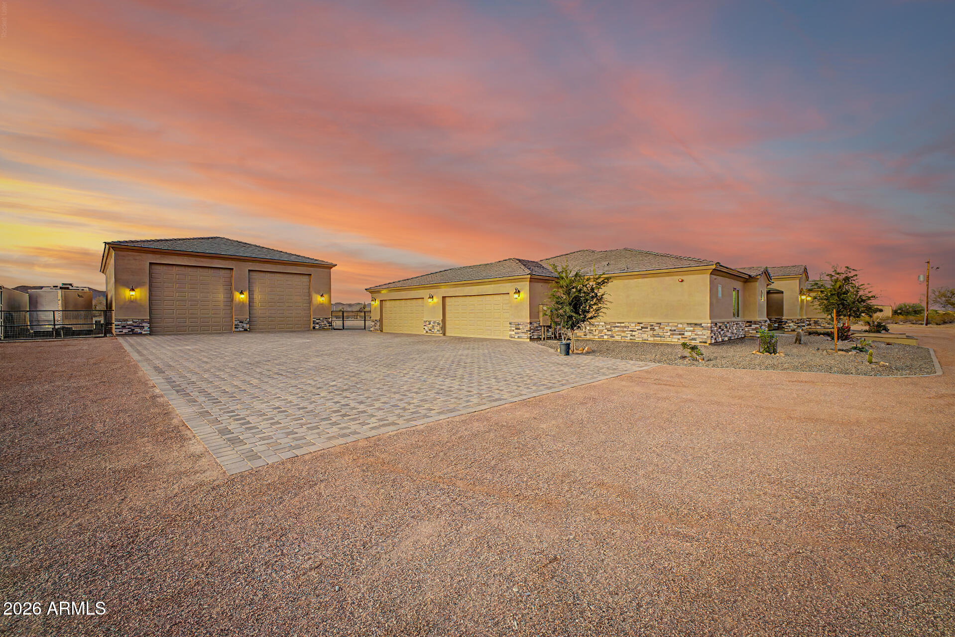 SAGUARO VIEW - Residential